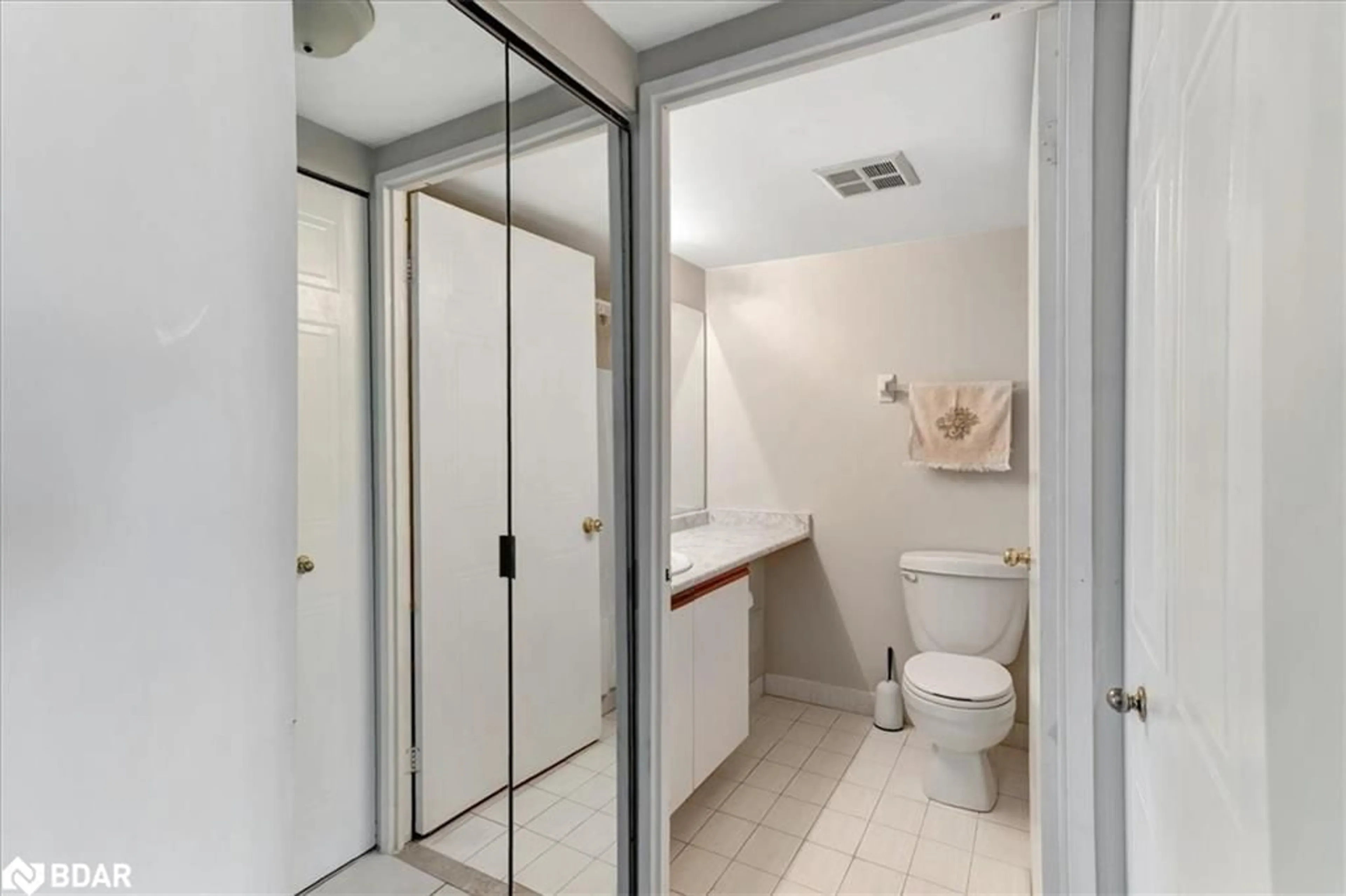 Standard bathroom for 140 Dunlop St #801, Barrie Ontario L4M 6H9