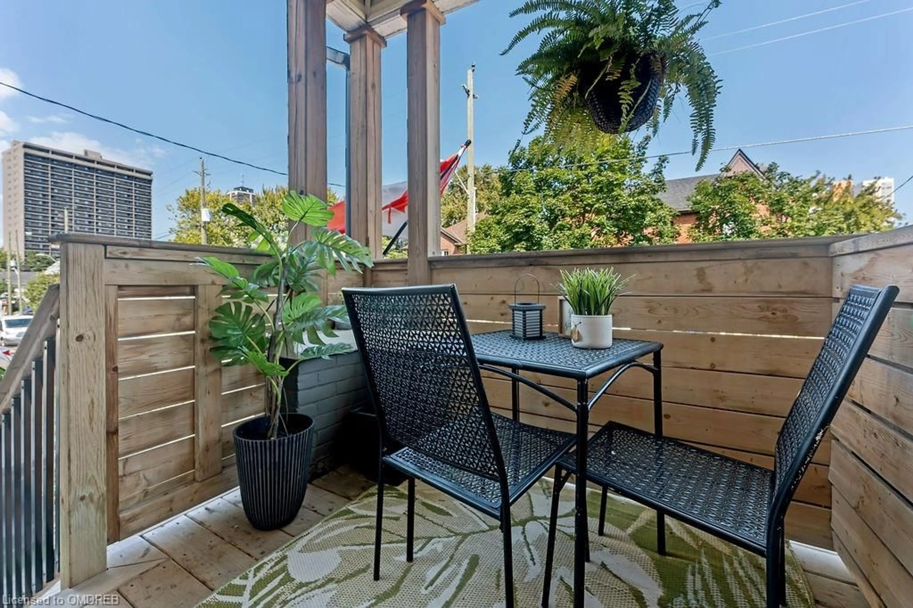 Patio for 28 Grove St, Hamilton Ontario L8N 1P5