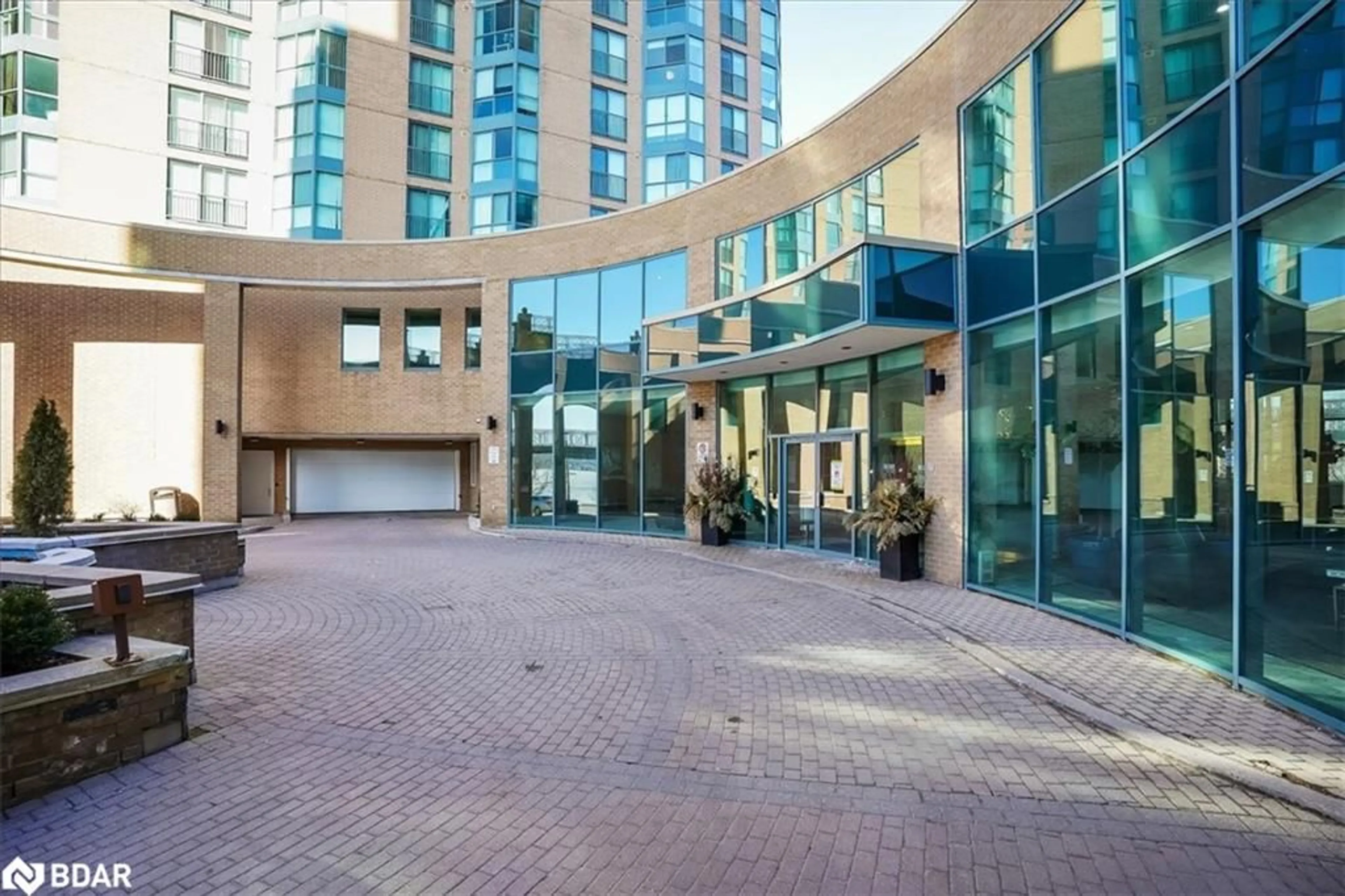 Indoor foyer, unknown floor for 140 Dunlop St #805, Barrie Ontario L4M 6H9