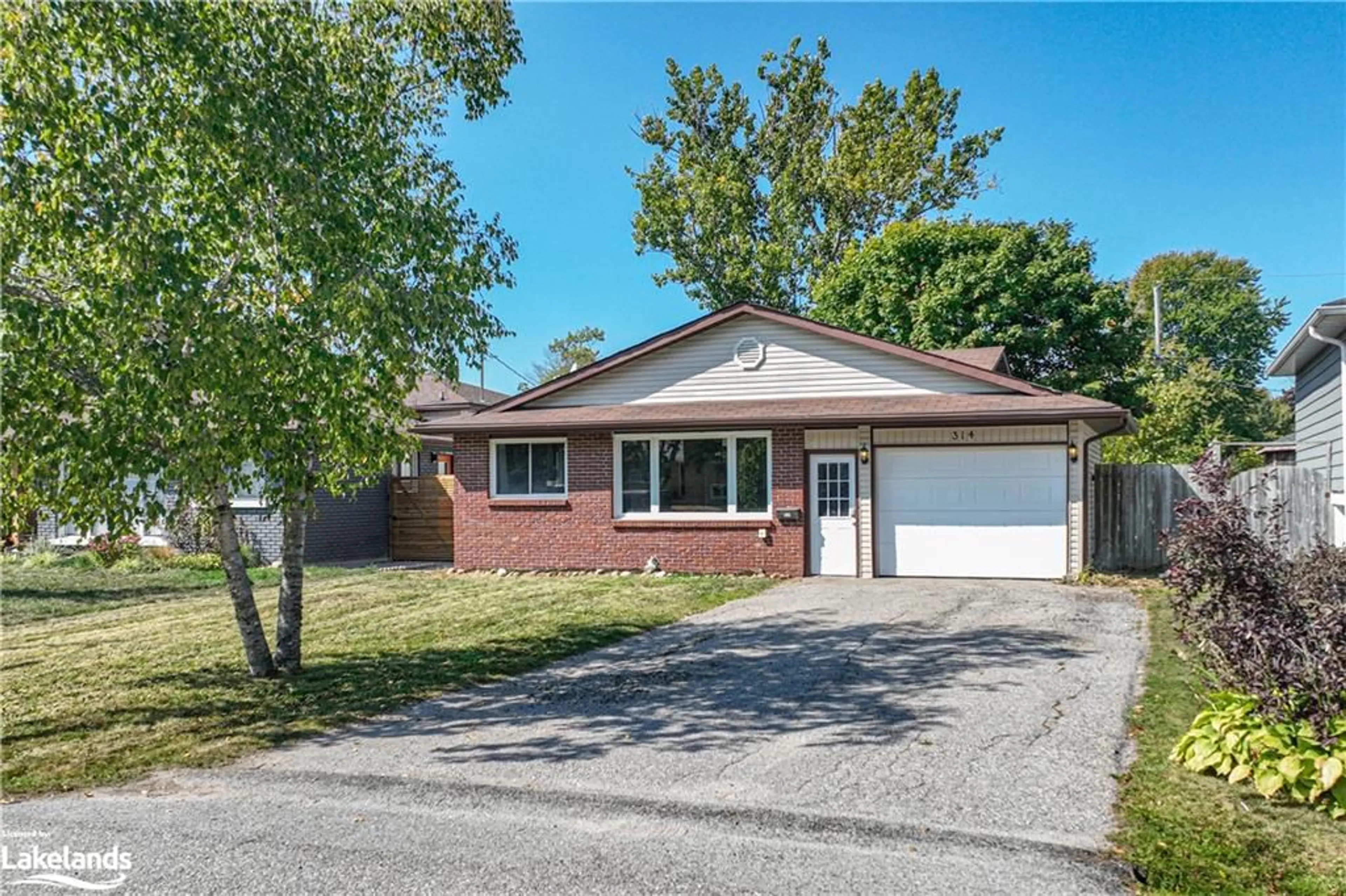 Frontside or backside of a home for 314 Collins Dr, Orillia Ontario L3V 1E4