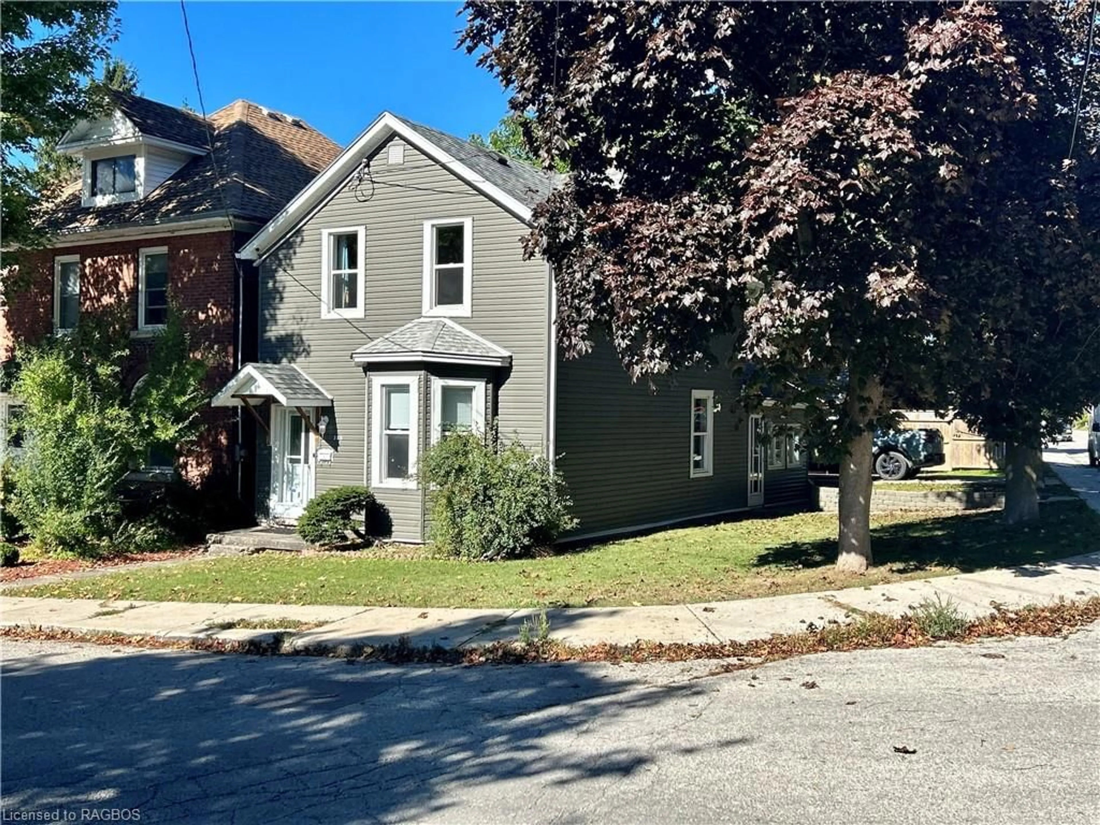 Frontside or backside of a home, the street view for 388 16th St, Owen Sound Ontario N4K 1Y5