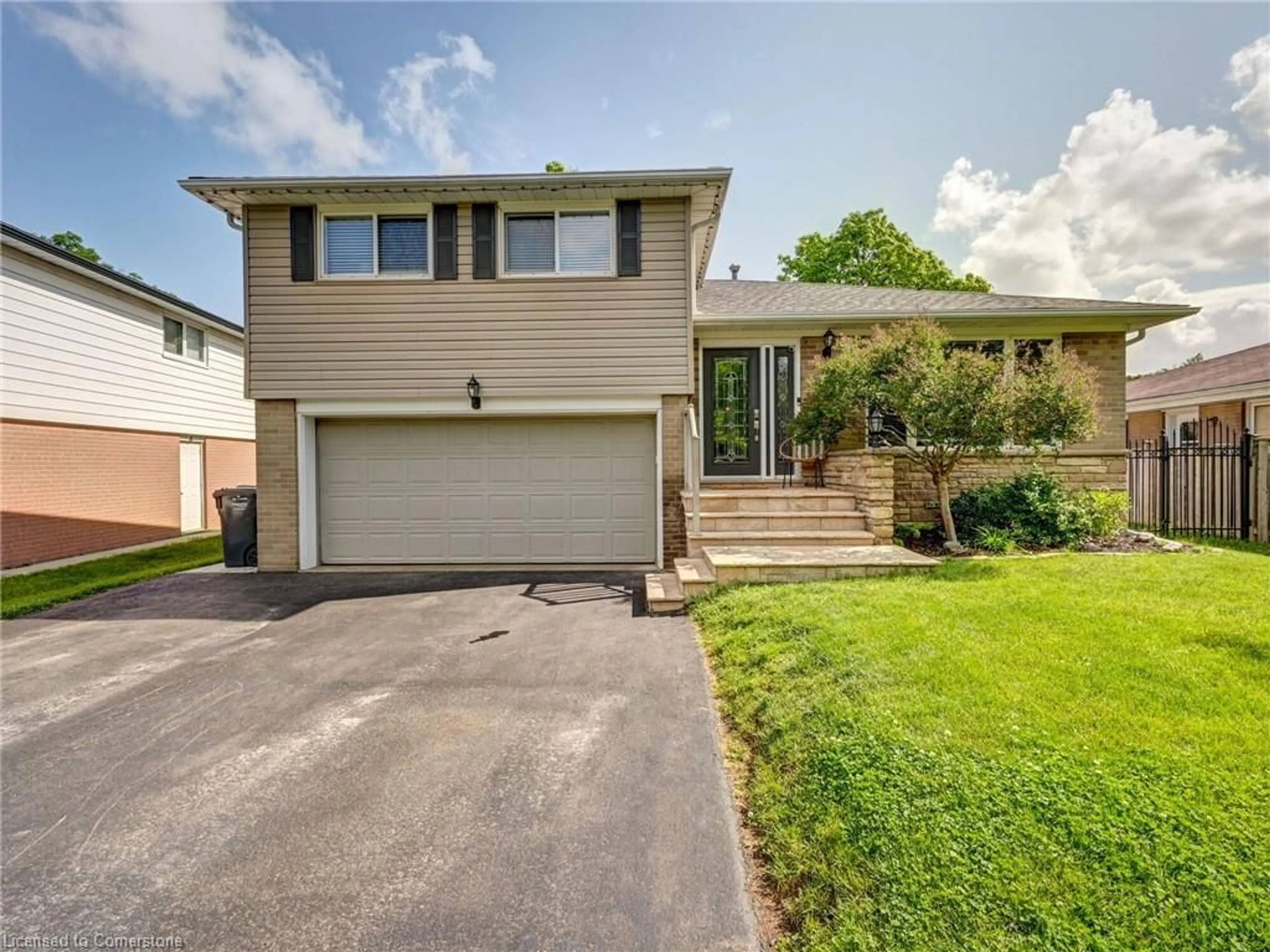 Frontside or backside of a home for 5 Core Cres, Brampton Ontario L6W 2G6