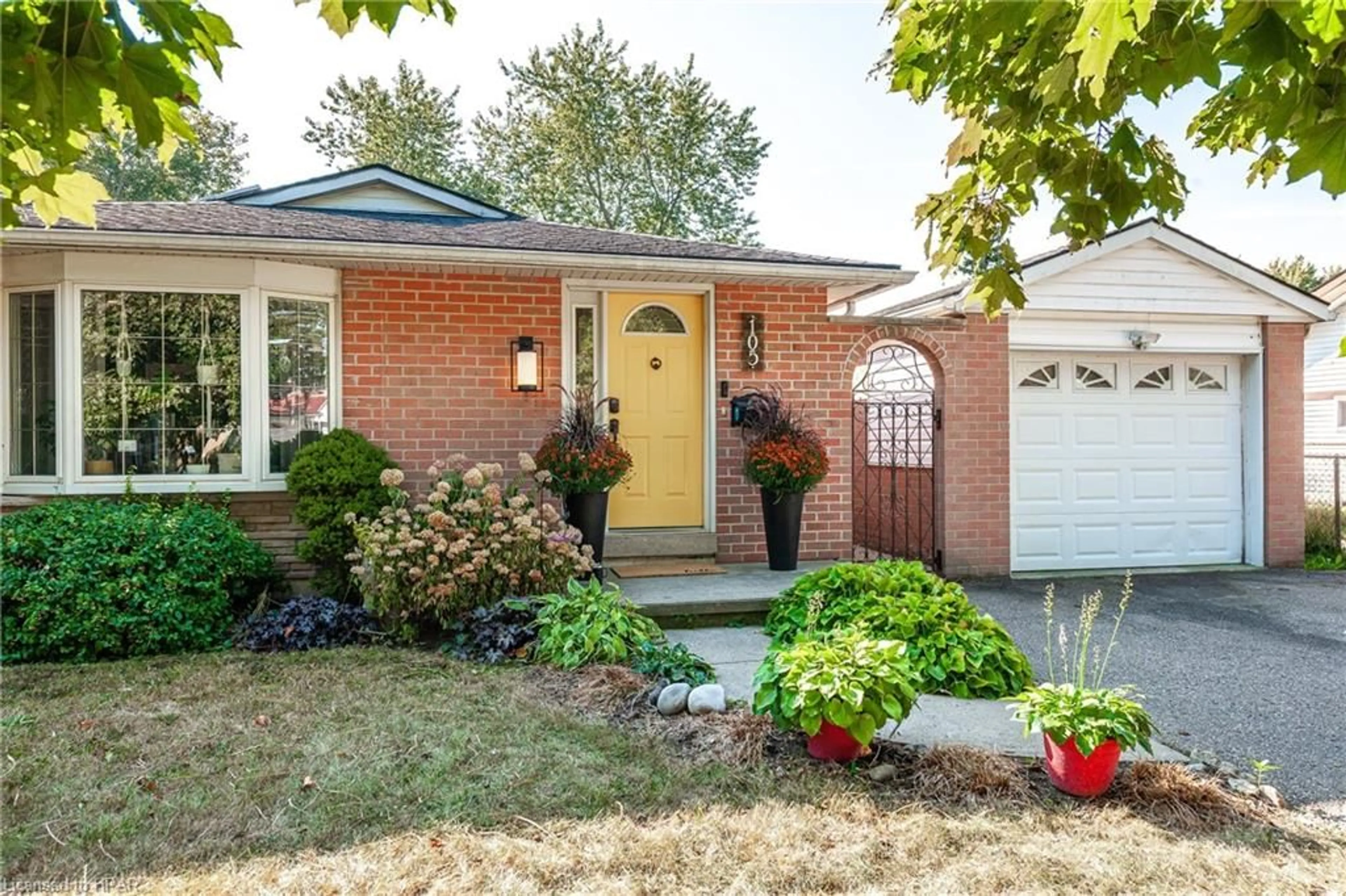 Home with brick exterior material for 105 Whitelock St, Stratford Ontario N5A 1T2