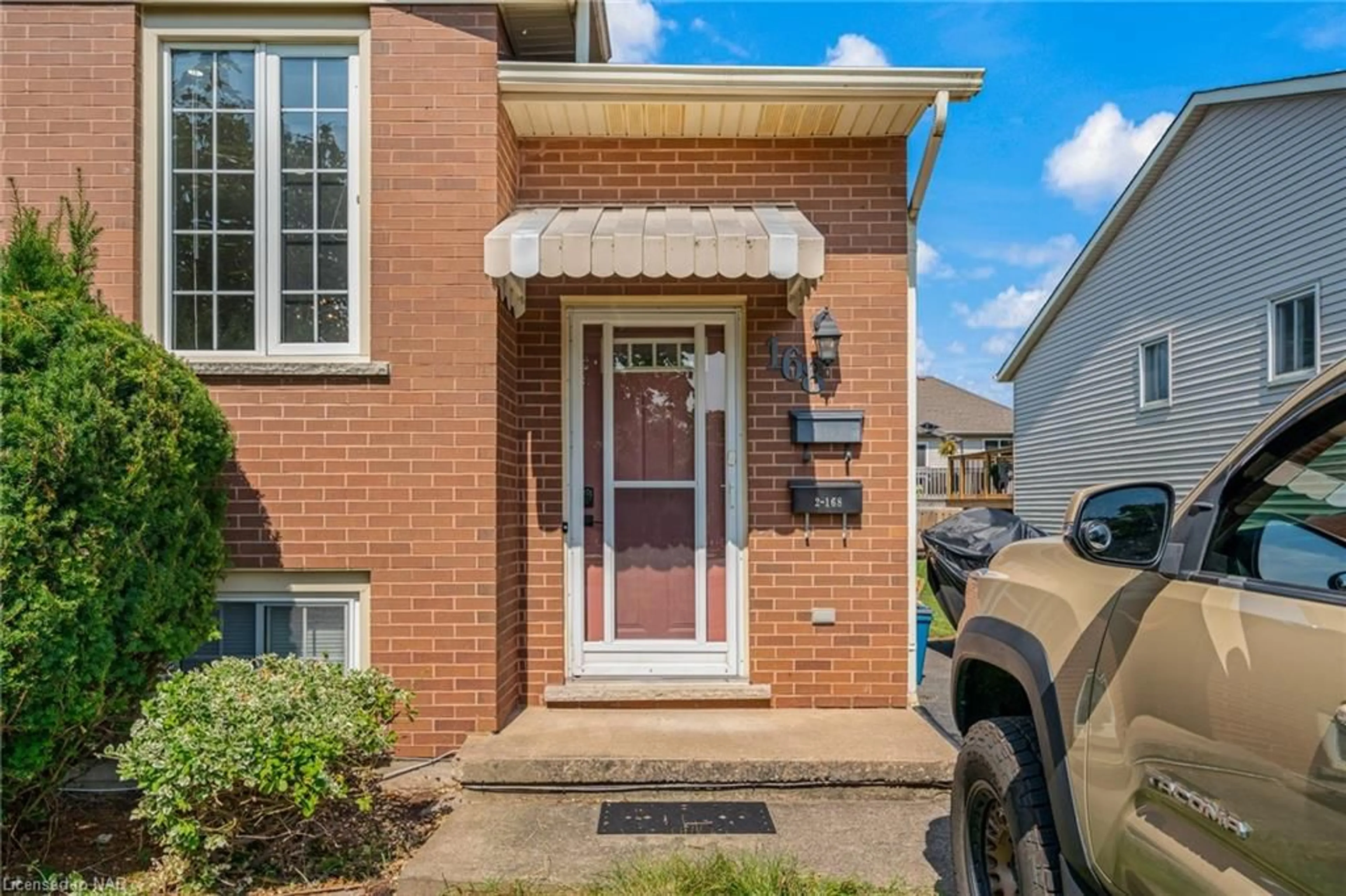 A pic from exterior of the house or condo, the street view for 168 Windsor St, Welland Ontario L3C 6T6