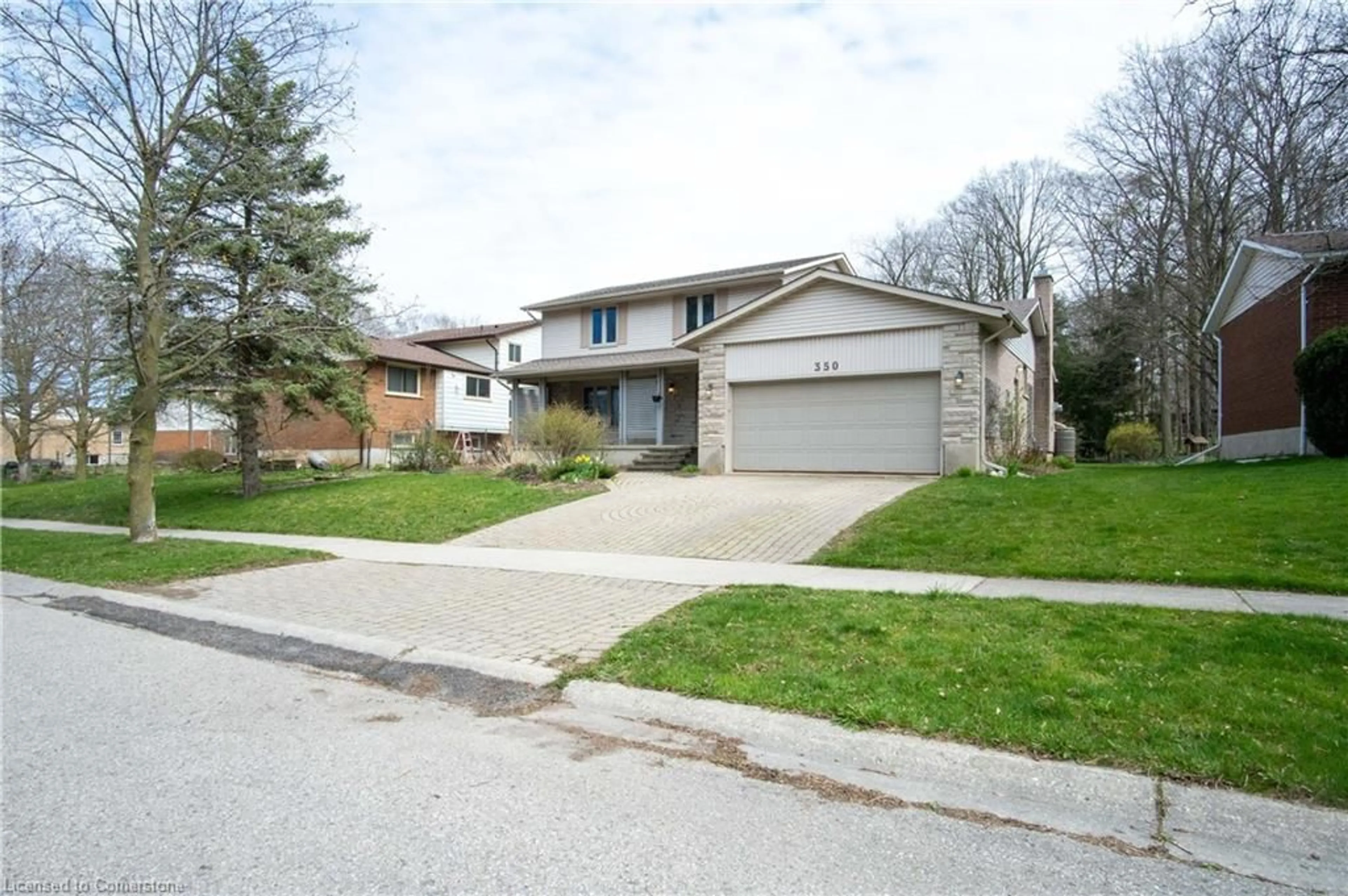 Frontside or backside of a home for 350 Thorncrest Dr, Waterloo Ontario N2L 5R7