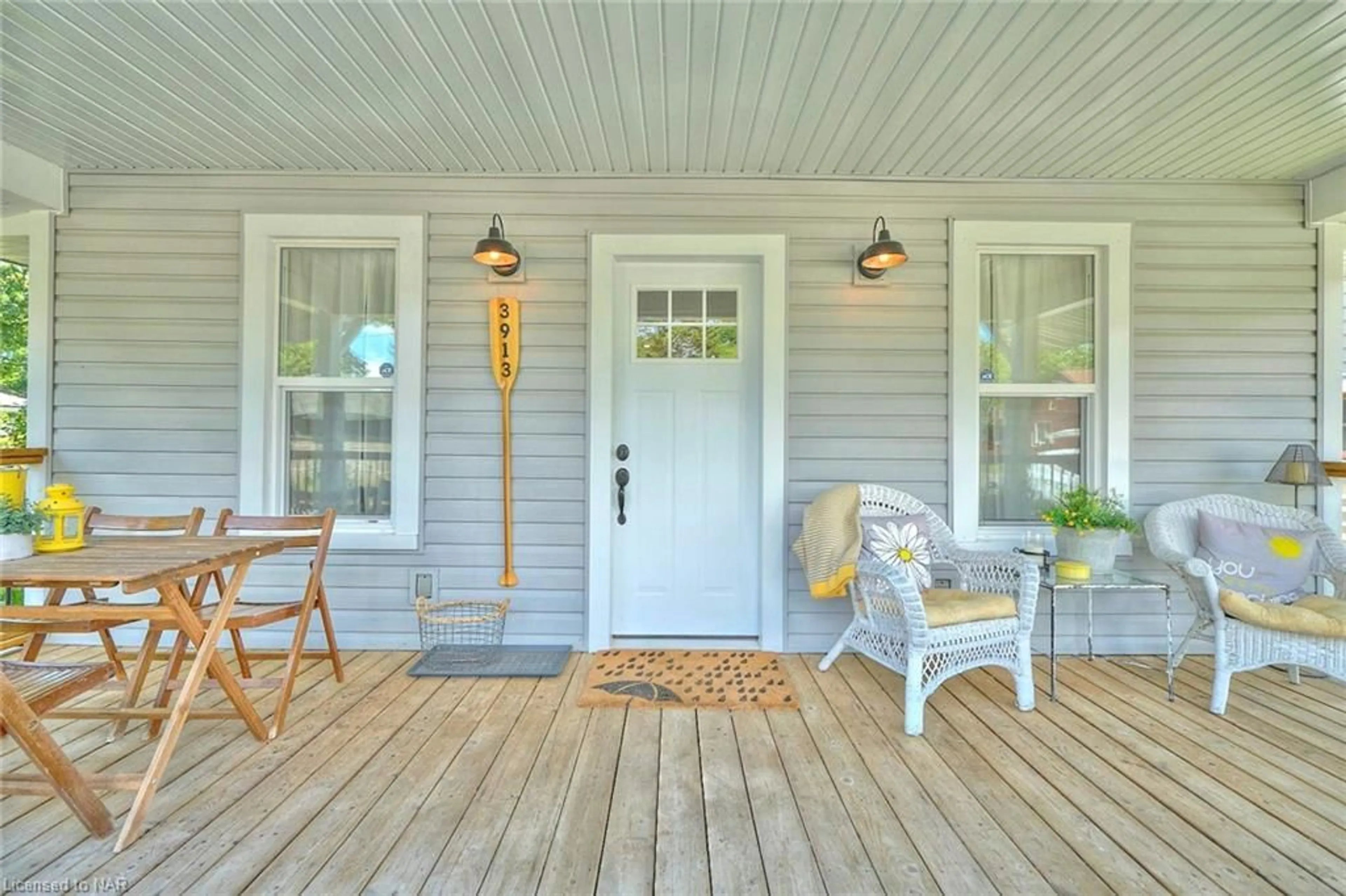 Indoor entryway, wood floors for 3913 Alexandra Rd, Crystal Beach Ontario L0S 1B0