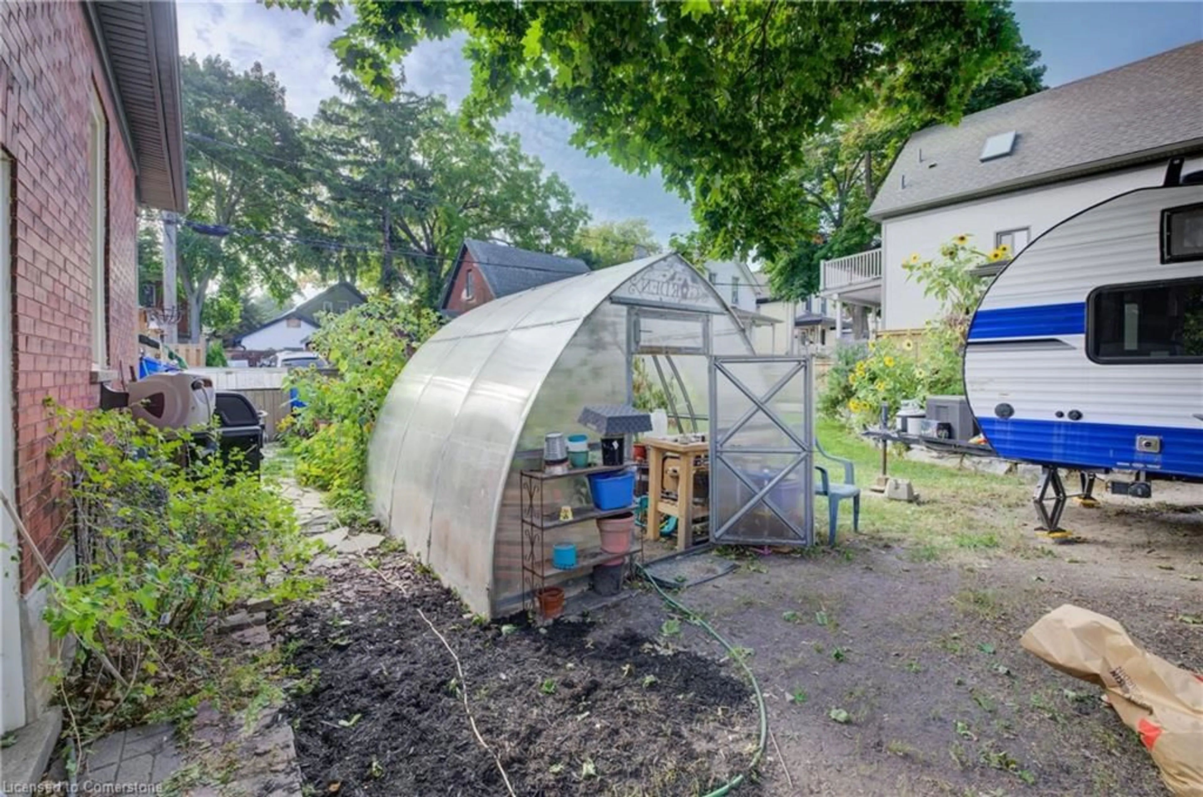 Shed for 15 St Leger St, Kitchener Ontario N2H 4L8