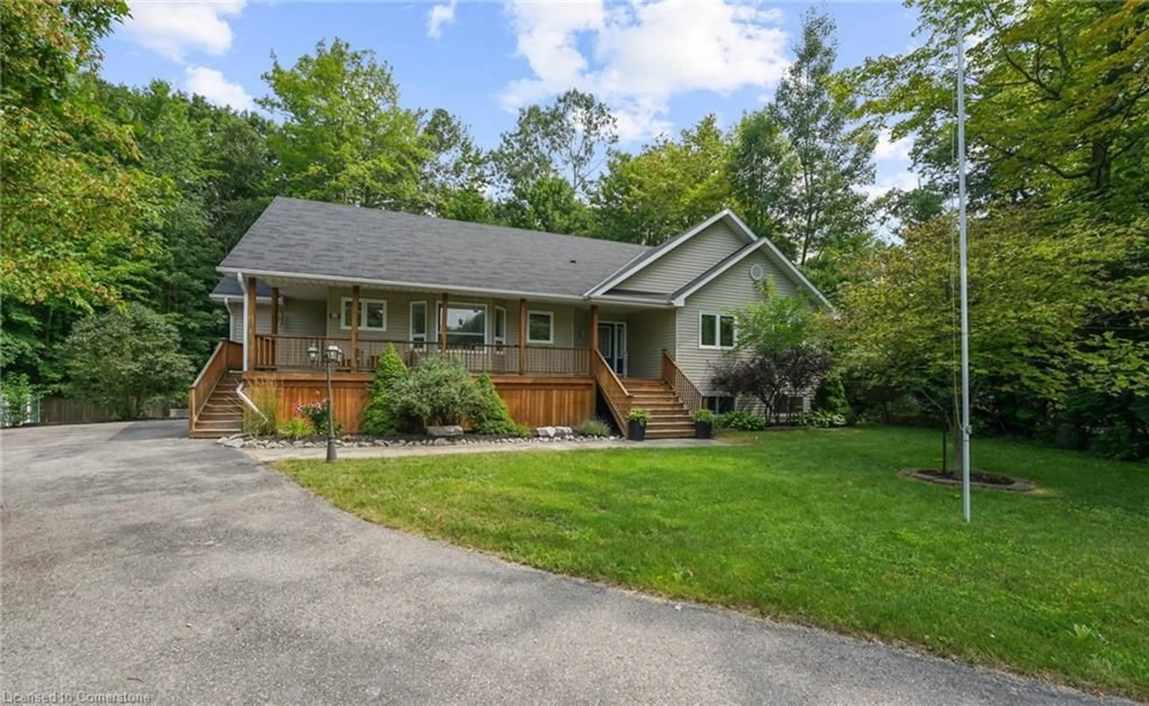 Frontside or backside of a home for 25 Lisbon Crt, Wasaga Beach Ontario L9Z 1L2