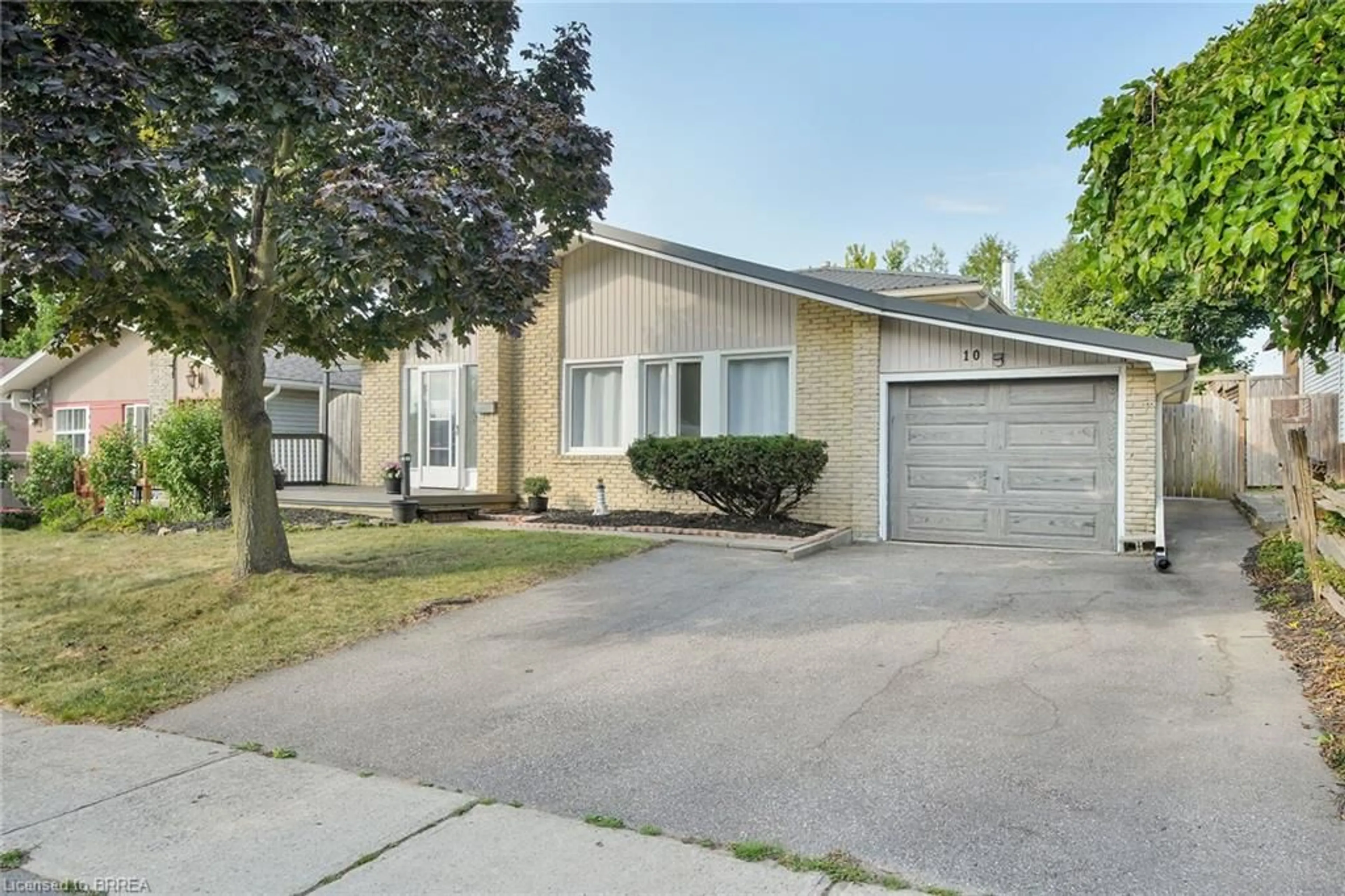 Frontside or backside of a home for 10 Forest Dr, Paris Ontario N3L 3L3