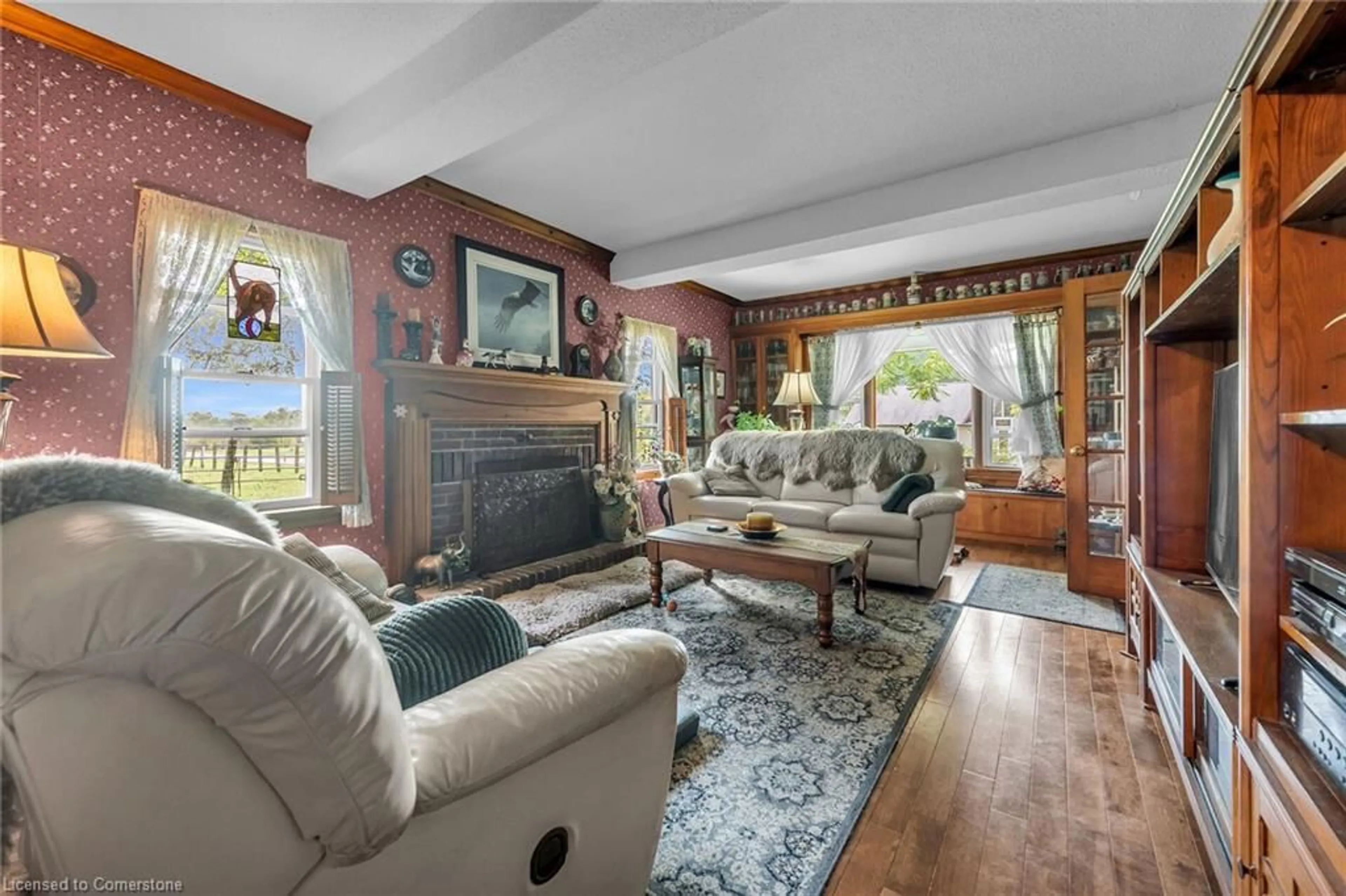 Living room, wood floors for 4243 Spring Creek Rd, Vineland Ontario L0R 2C0