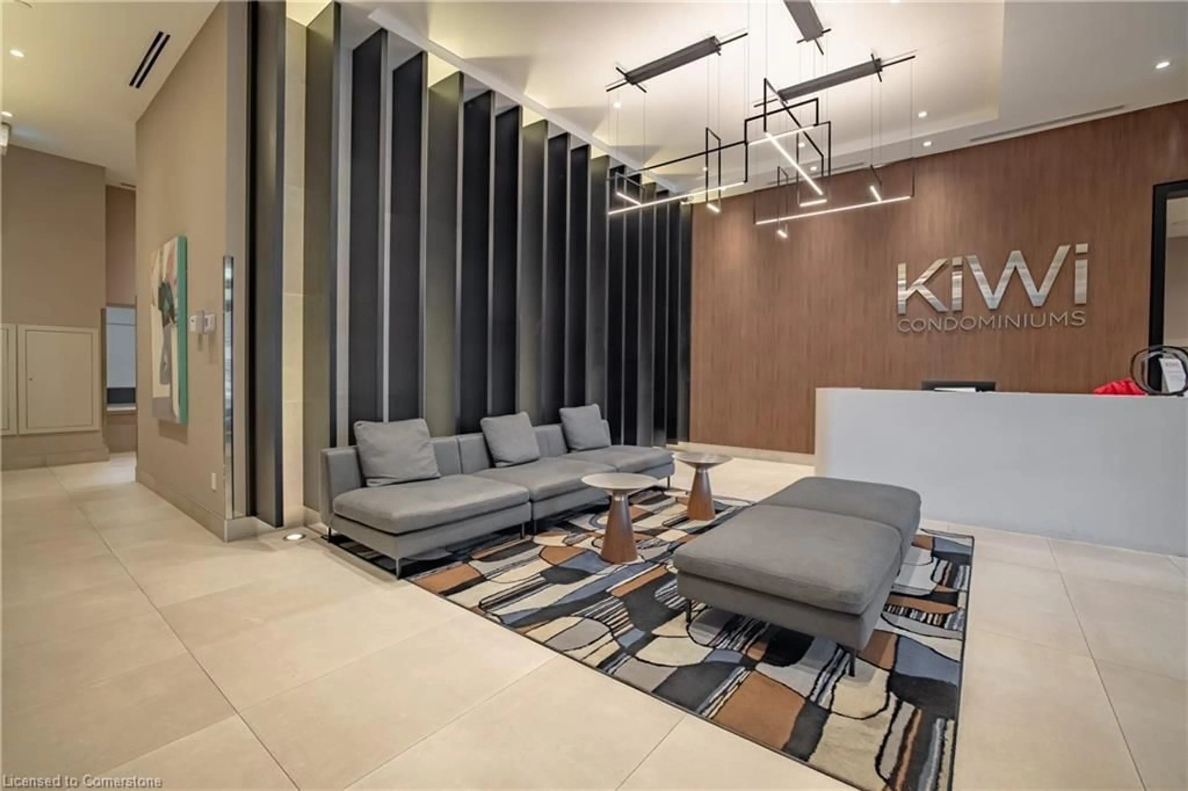 Indoor lobby, carpet floors for 212 King William St #815, Hamilton Ontario L8N 1B5