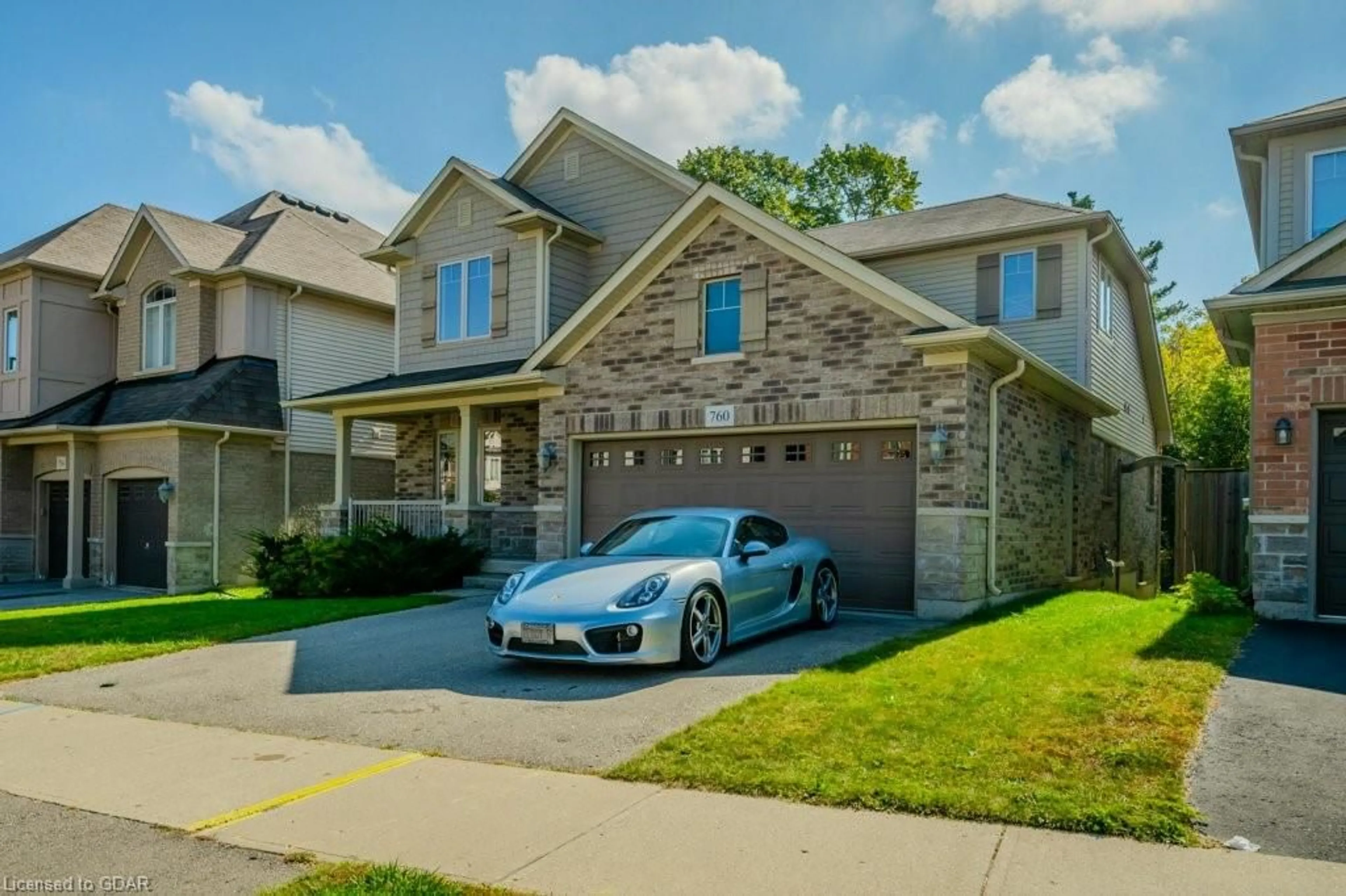 Frontside or backside of a home, the street view for 760 Robert Ferrie Dr, Kitchener Ontario N2R 0B2