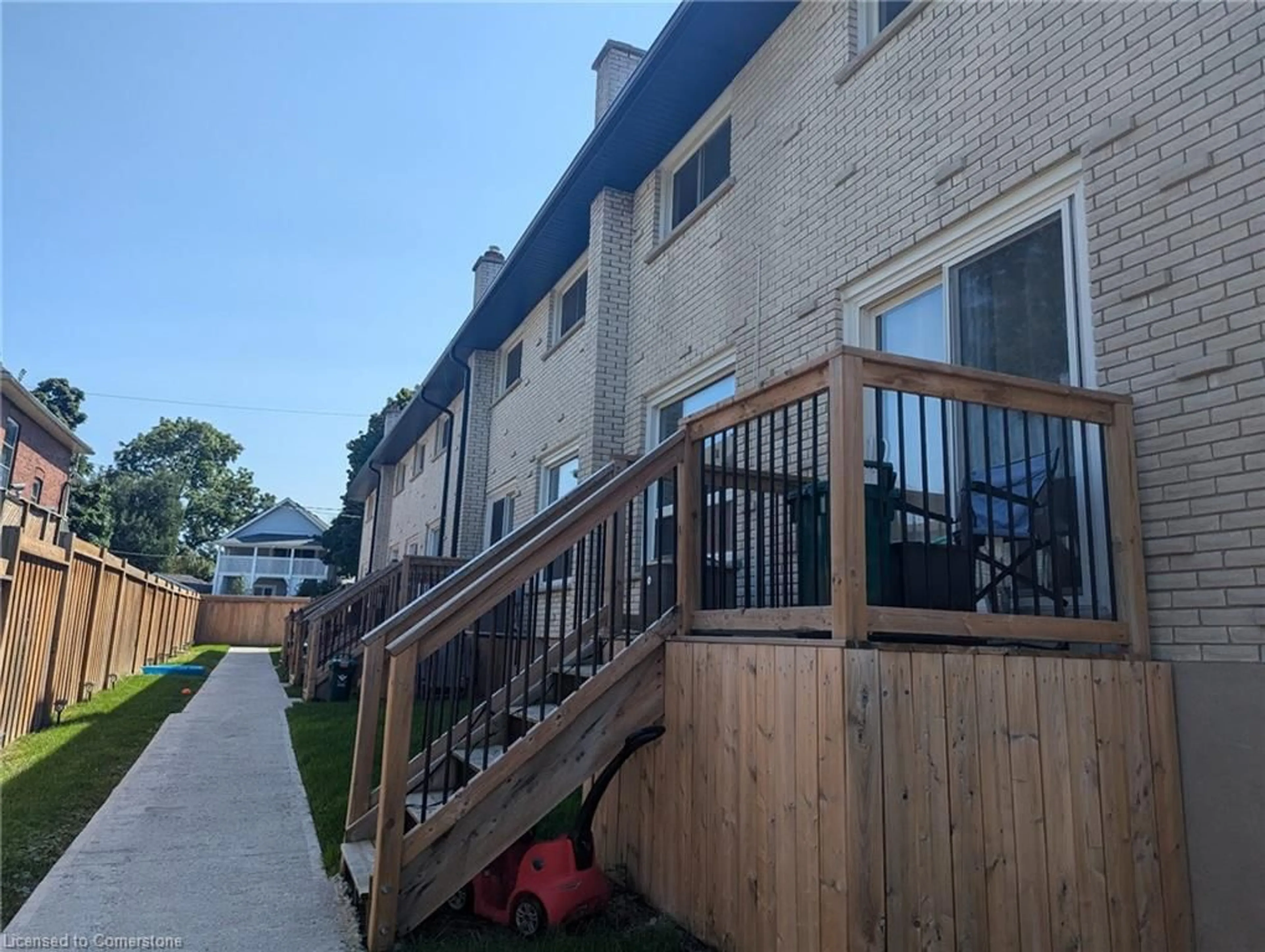 A pic from exterior of the house or condo for 415-435 Garden St, Cambridge Ontario N3H 4E1