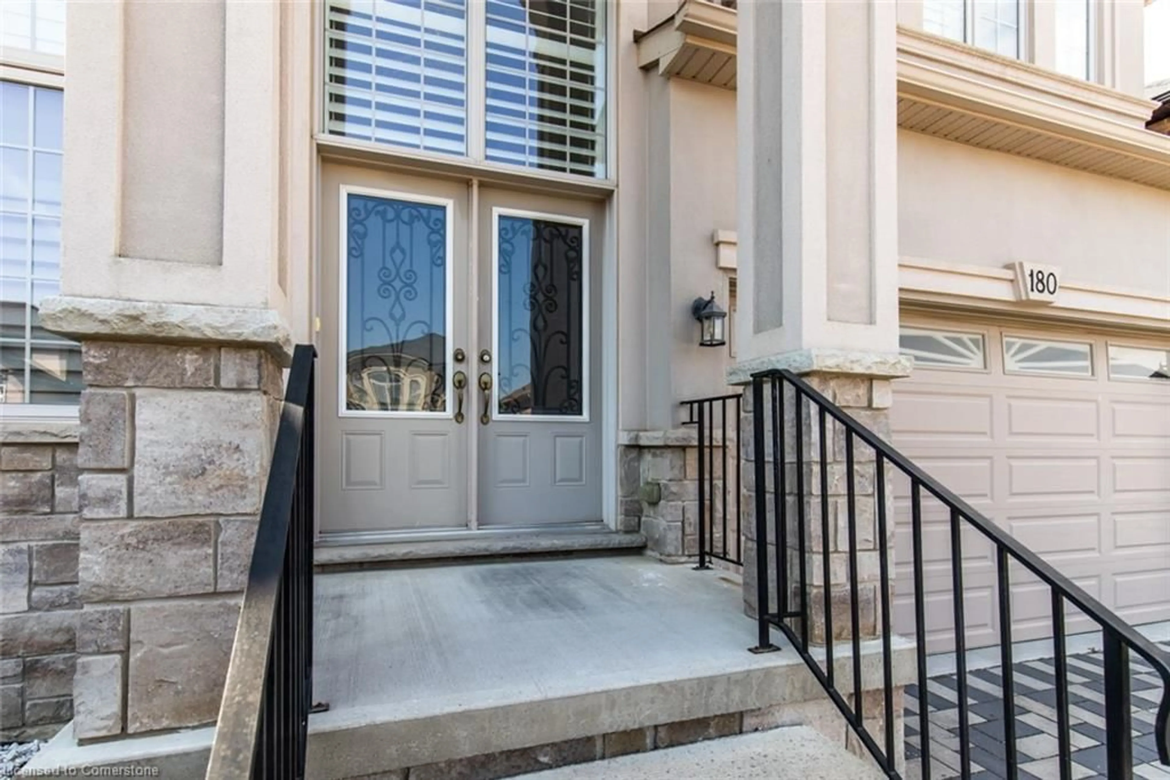 Indoor entryway for 180 Chambers Dr, Ancaster Ontario L9K 0C2