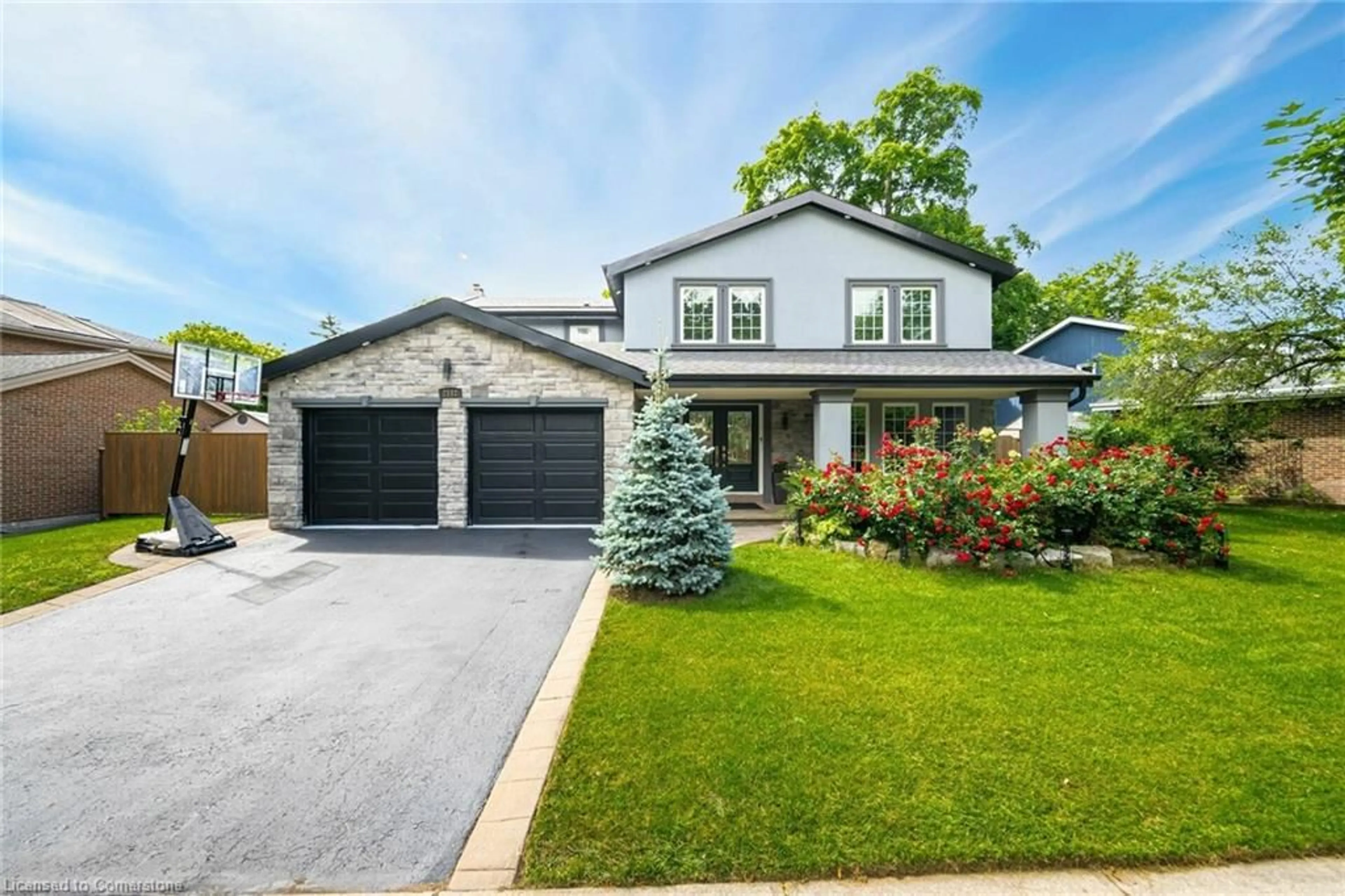 Frontside or backside of a home for 2112 Constance Dr, Oakville Ontario L6J 5X6