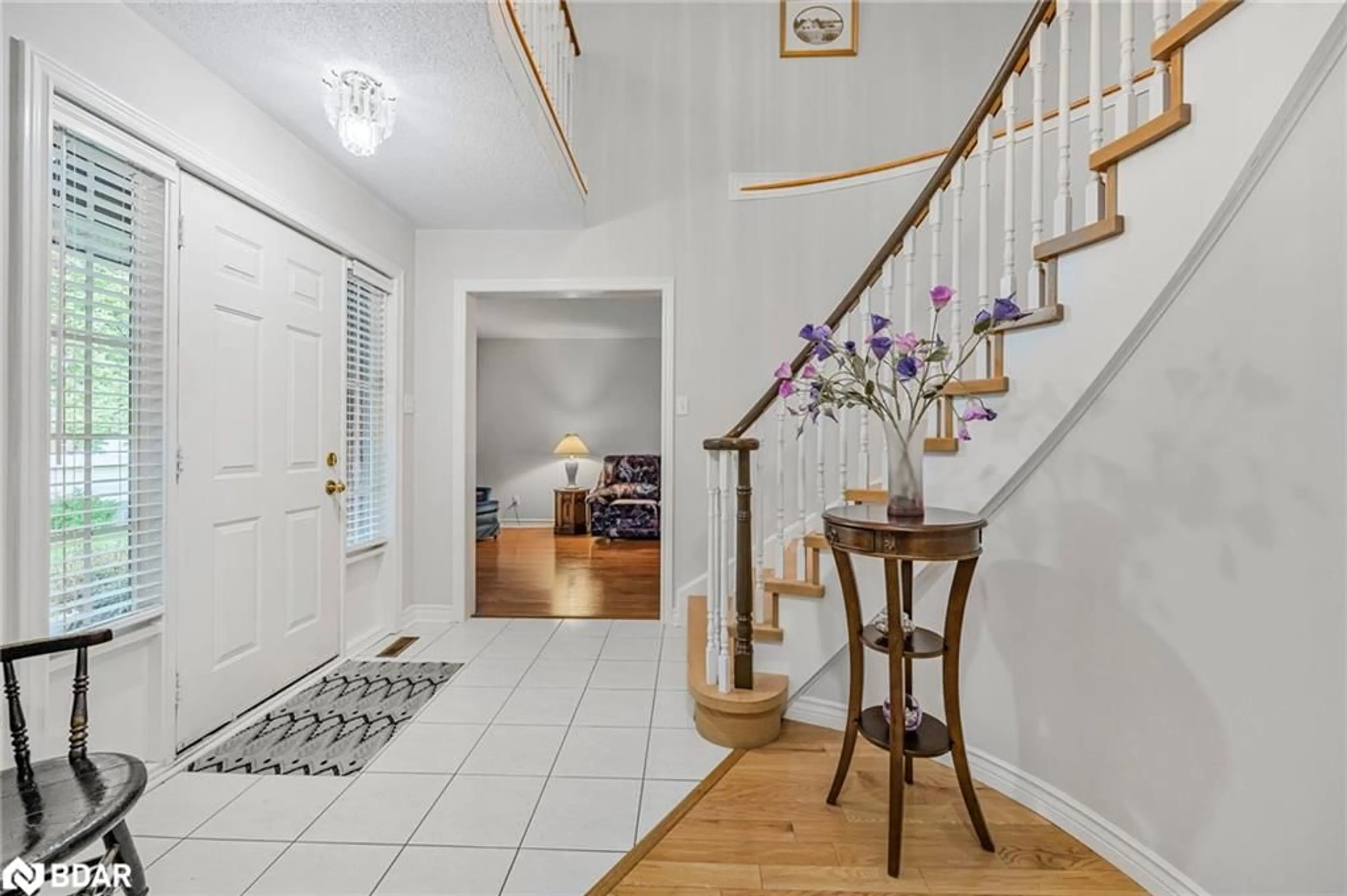 Indoor entryway, wood floors for 356 Livingstone St, Barrie Ontario L4N 7K7