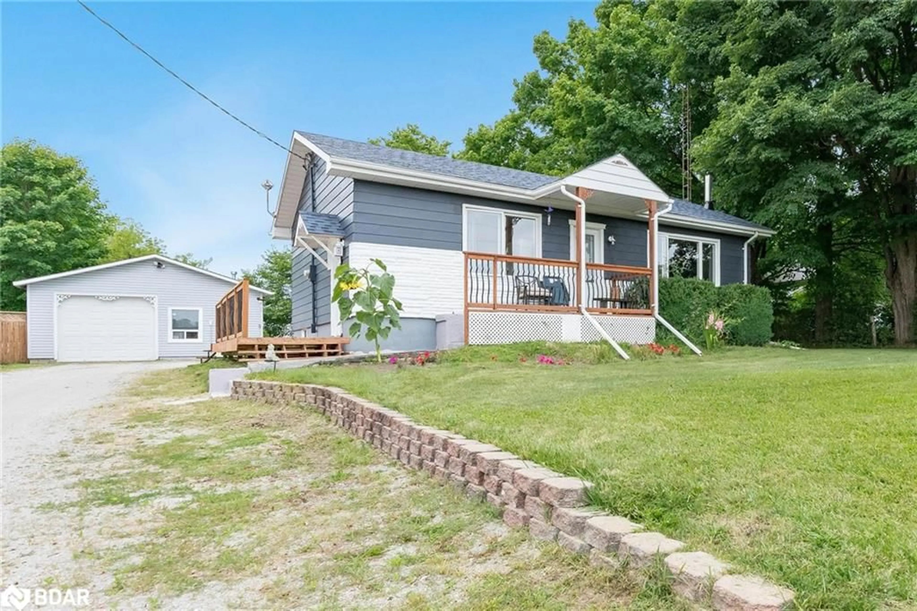 Frontside or backside of a home, cottage for 6582 Yonge St, Innisfil Ontario L0L 1K0