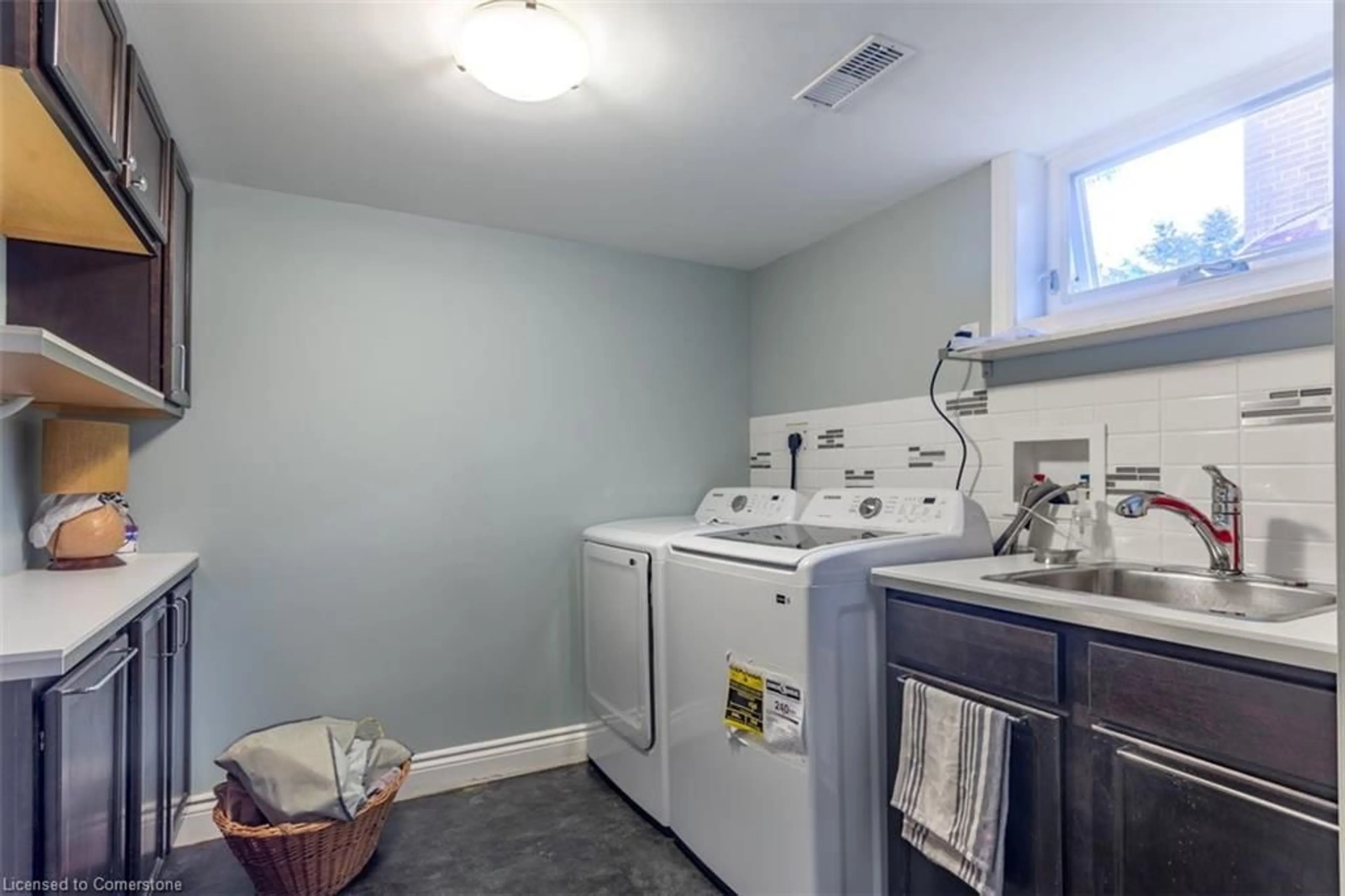 Laundry room for 59 East 42nd St, Hamilton Ontario L8T 3A1