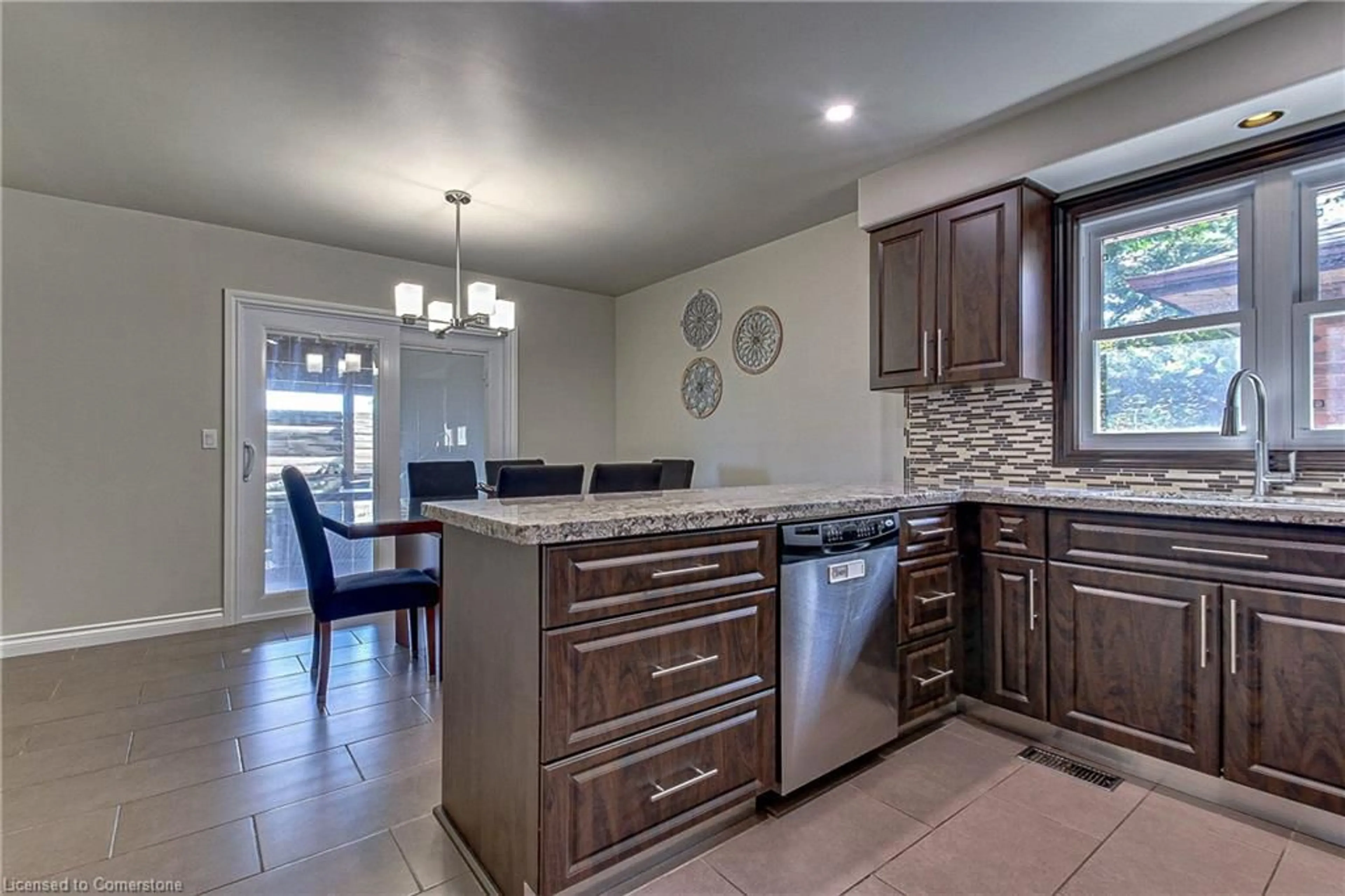 Contemporary kitchen for 138 Lynndale Rd, Simcoe Ontario N3Y 5J1