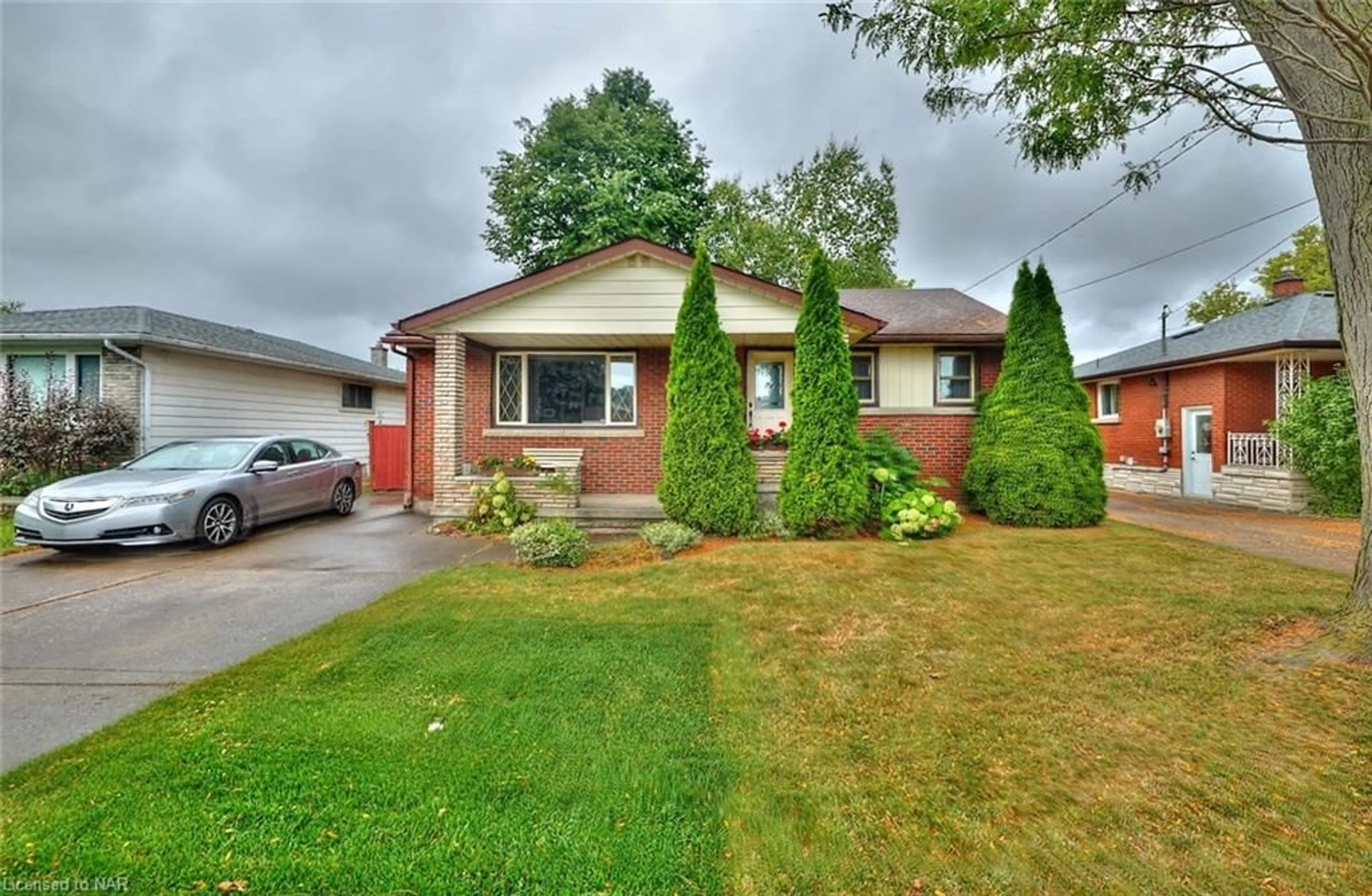 Frontside or backside of a home for 7321 Fern Ave, Niagara Falls Ontario L2G 5H3