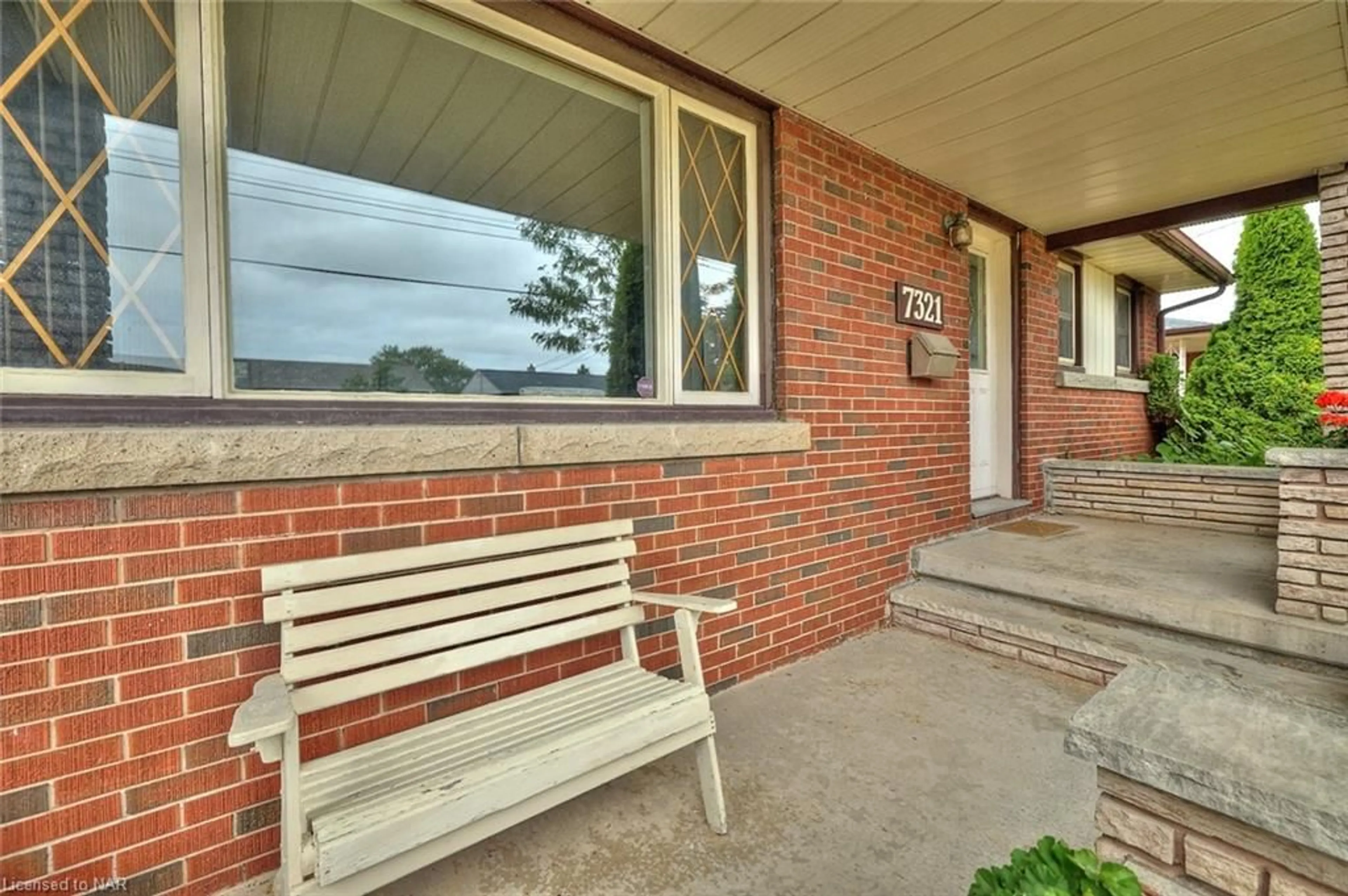 Patio for 7321 Fern Ave, Niagara Falls Ontario L2G 5H3