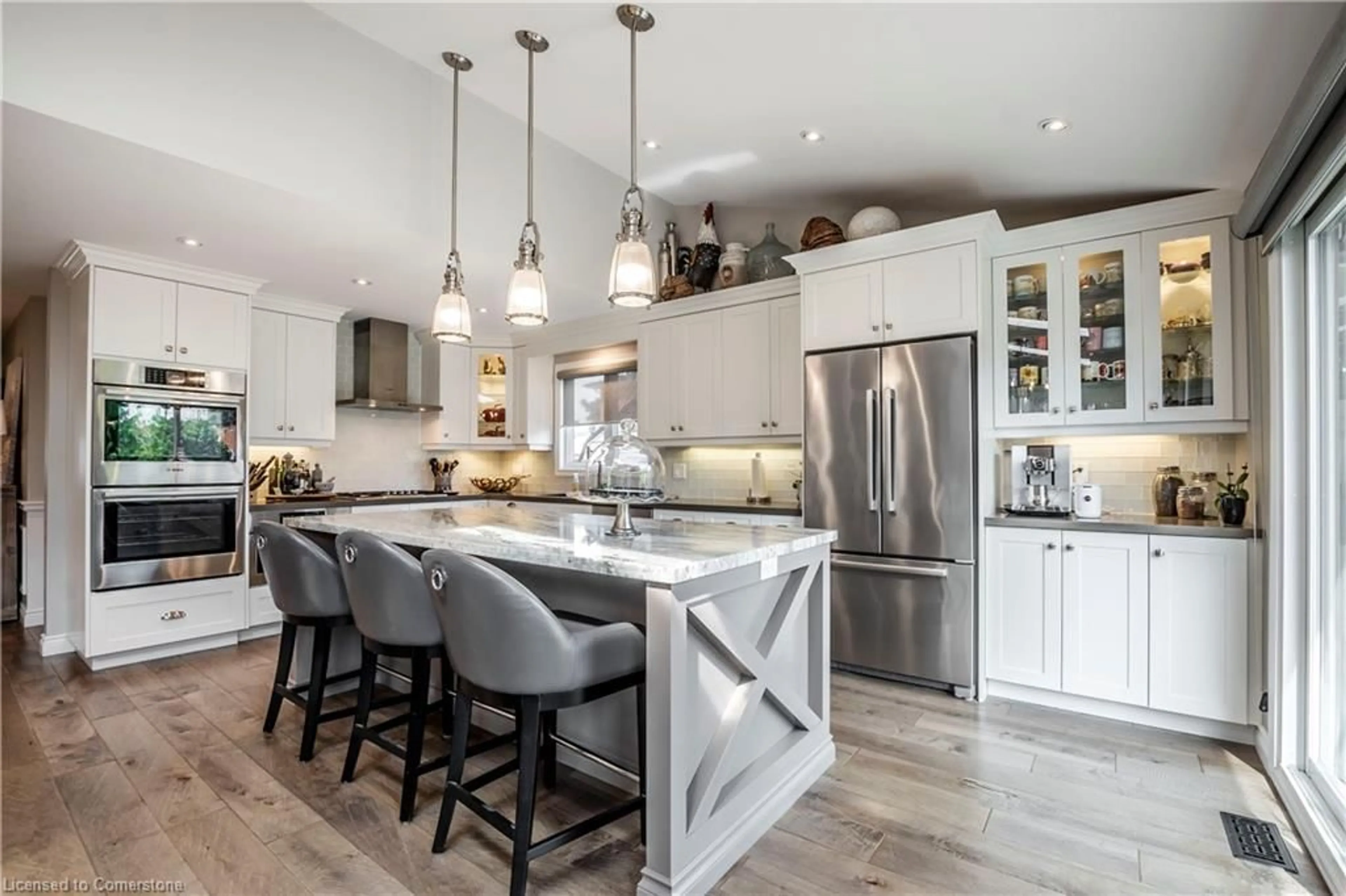 Contemporary kitchen for 487 Eaglewood Dr, Hamilton Ontario L8W 3J2