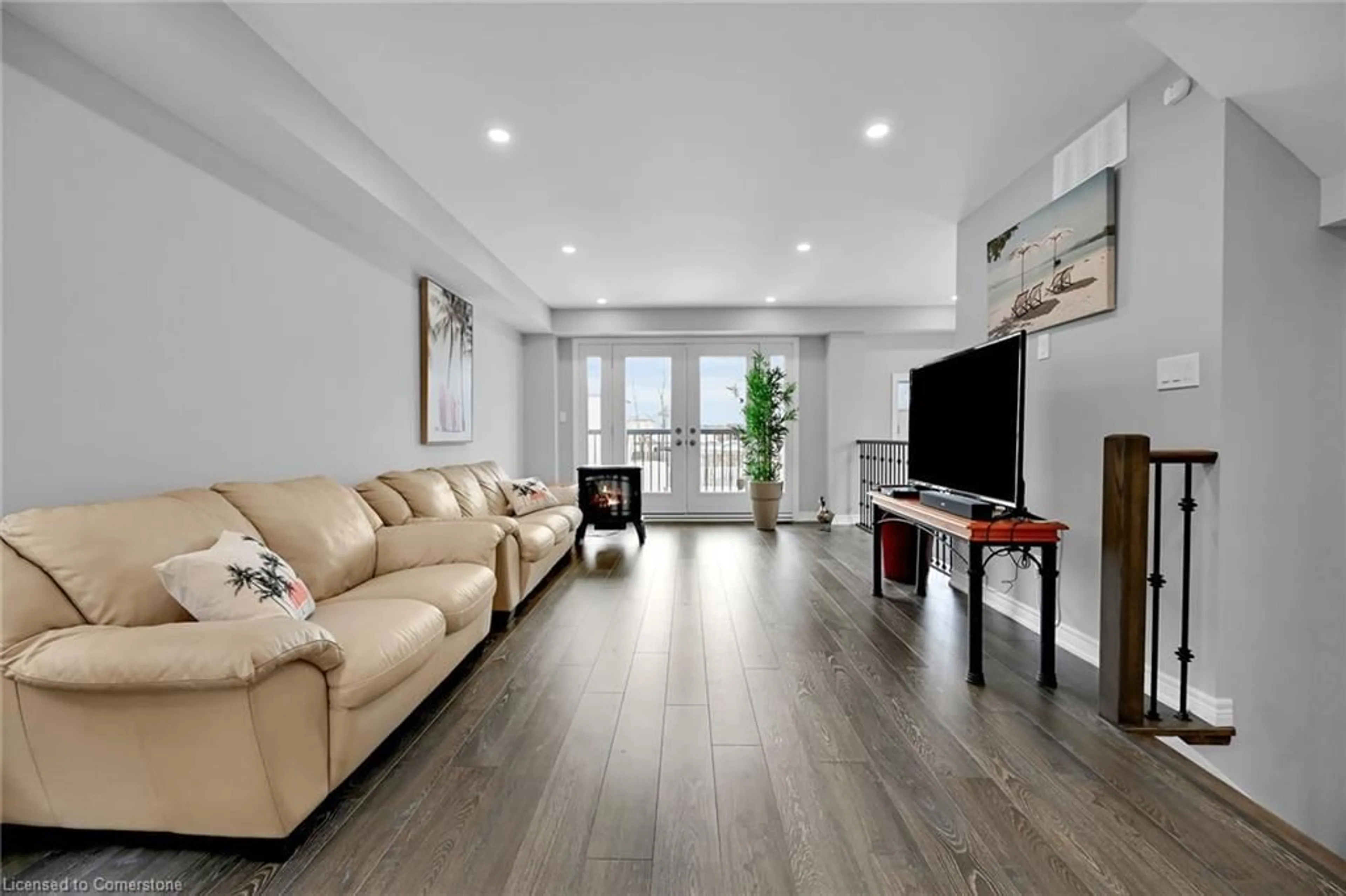 Living room for 210 Queen St, Simcoe Ontario N3Y 3C8