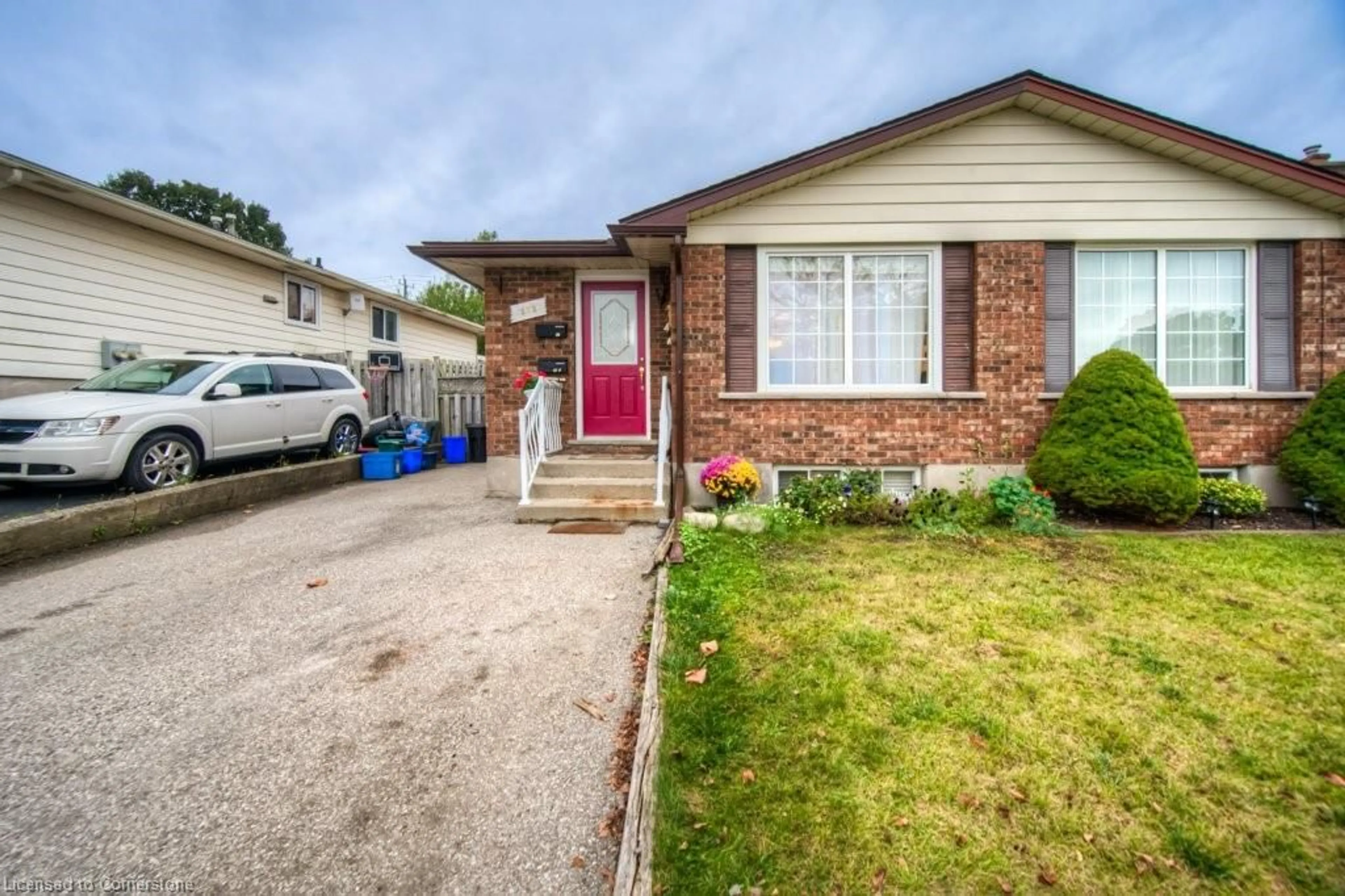 Frontside or backside of a home for 272 Bakersfield Dr, Cambridge Ontario N1R 6X7