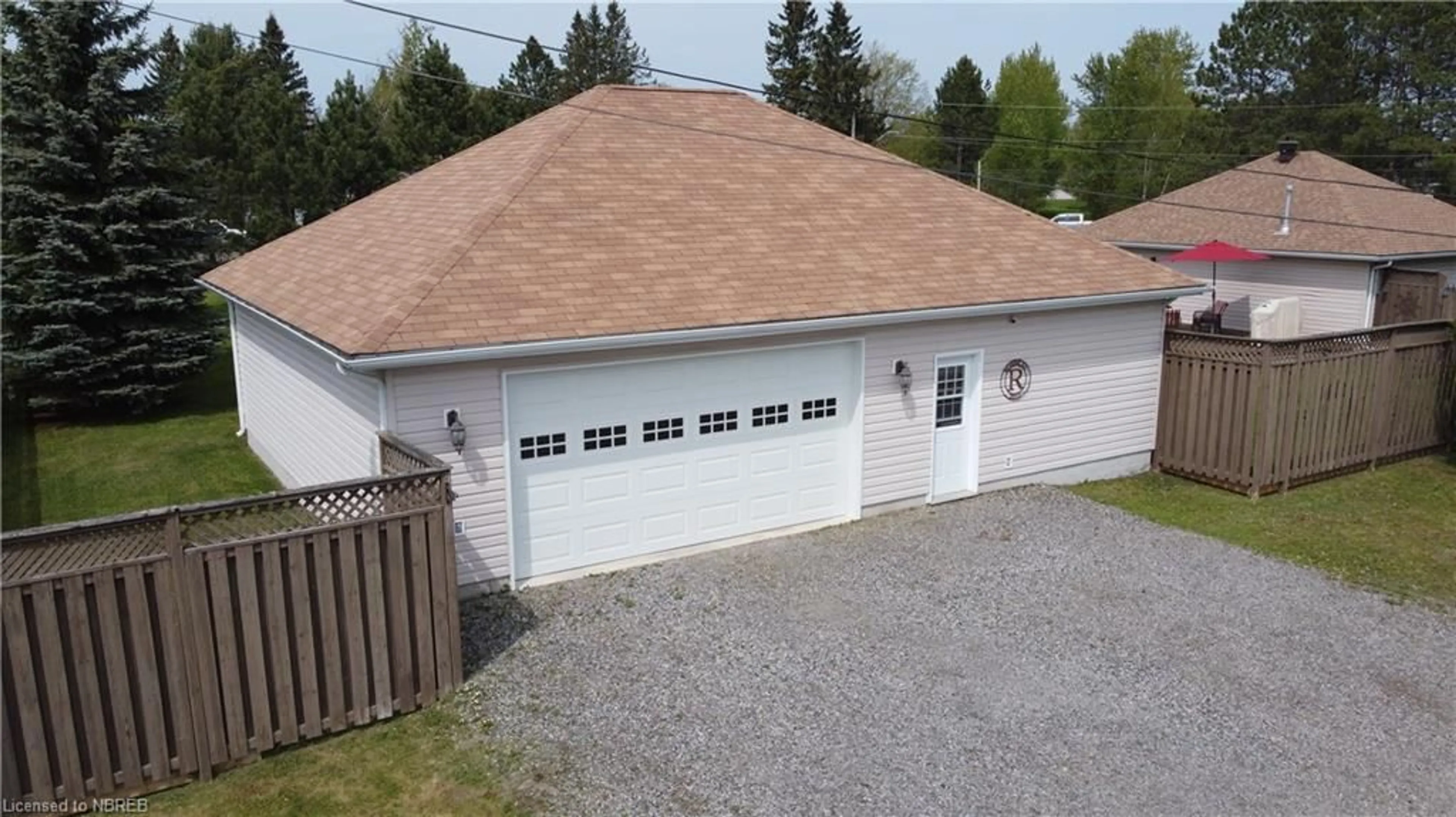 Indoor garage, cement floor for 189 Pine St, Sturgeon Falls Ontario P2B 3H3