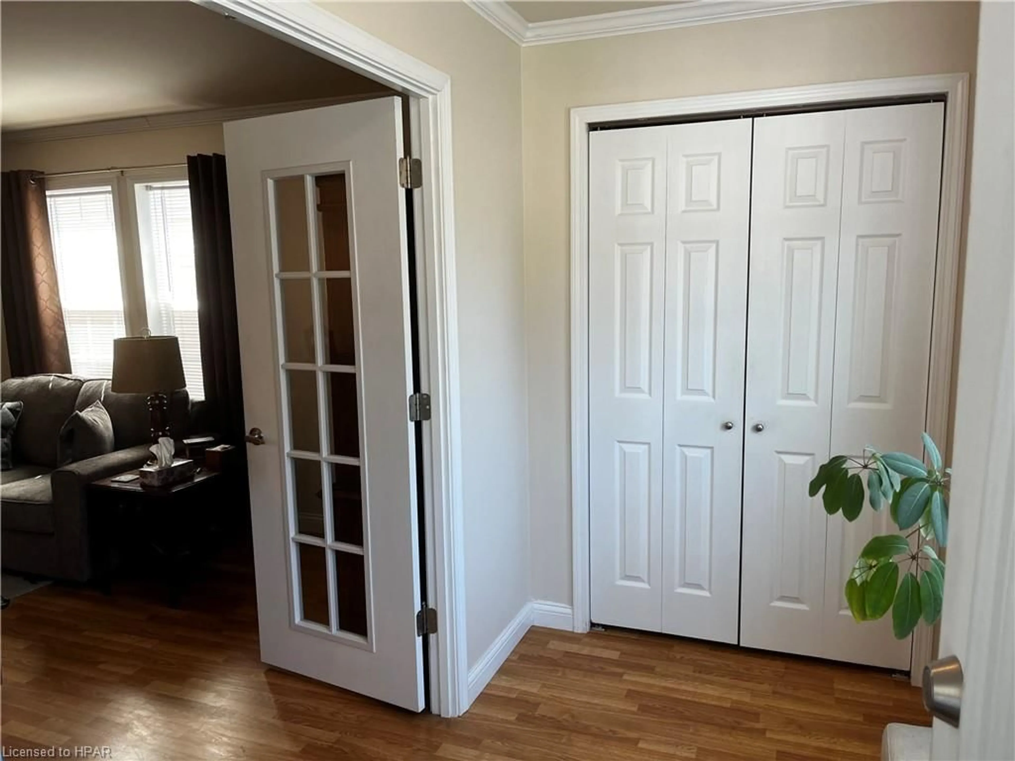 Indoor entryway, wood floors for 16 Lindsay Dr, Strathroy Ontario N7G 0C5