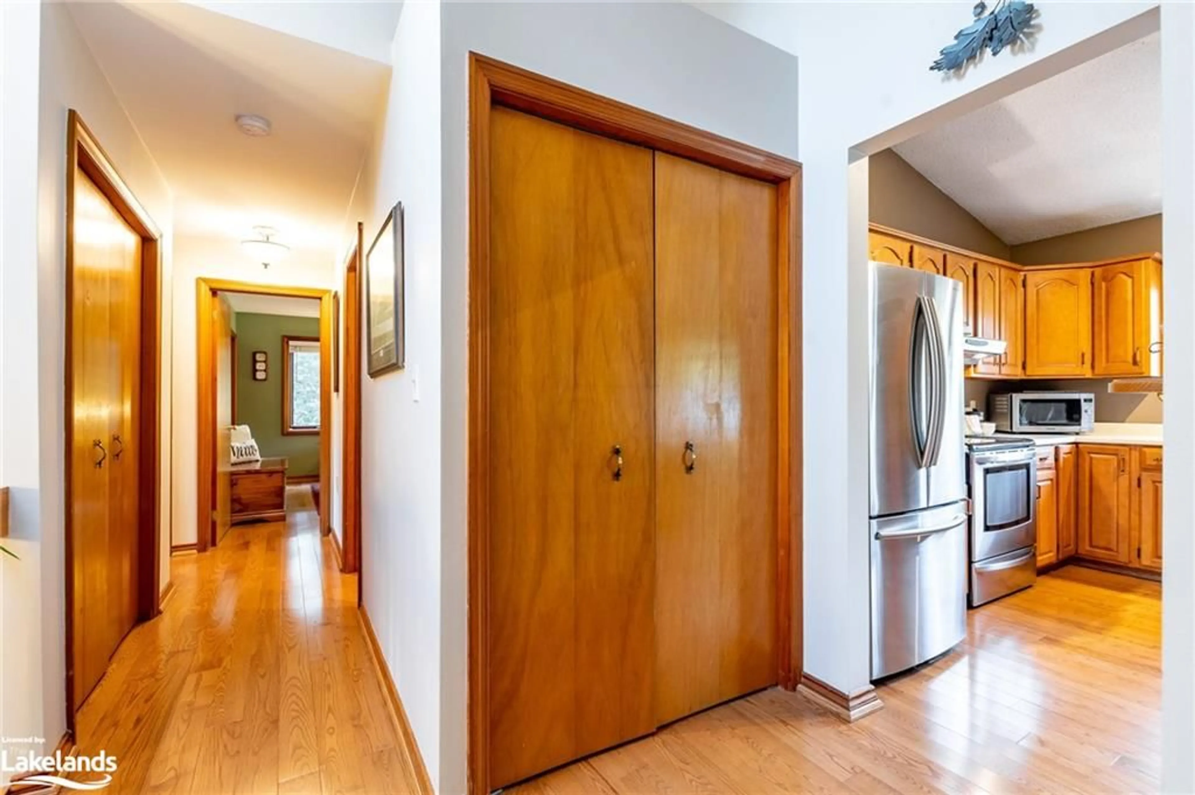 Indoor entryway, wood floors for 256 South Mary Lake Rd, Port Sydney Ontario P0B 1L0