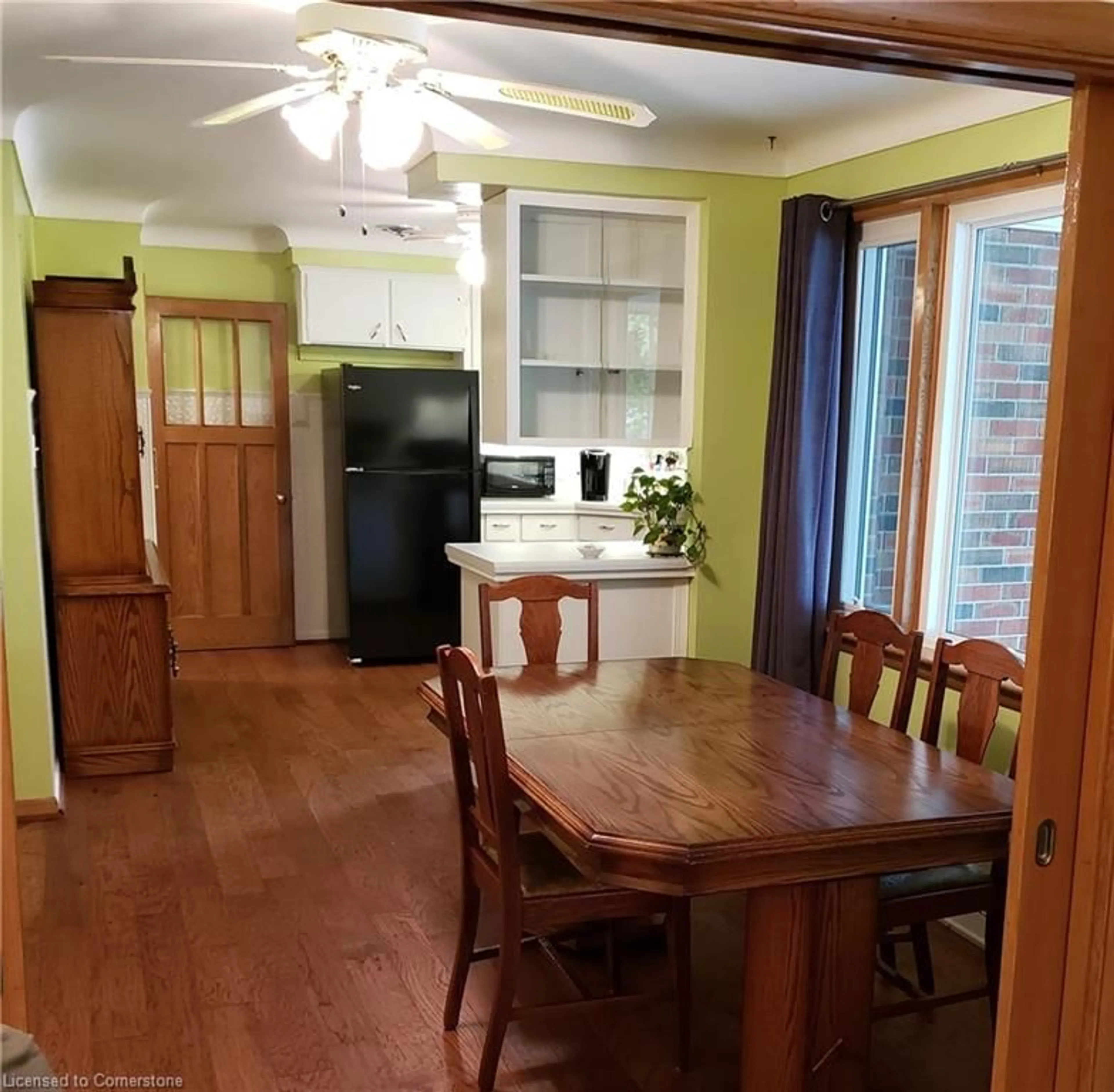 Dining room for 335 Delcrest Ave, Delhi Ontario N4B 2S8