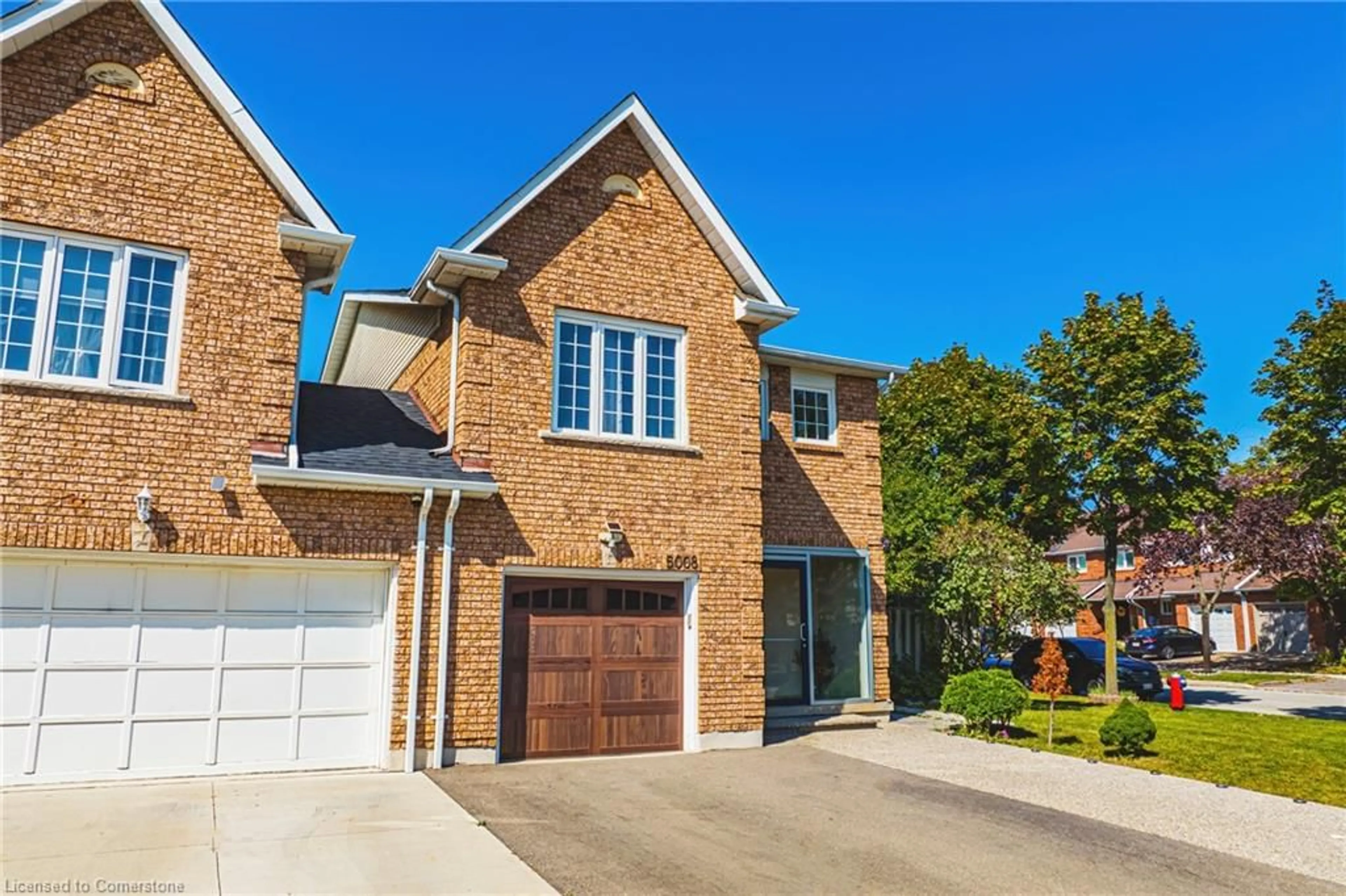 Home with brick exterior material for 5008 Willowood Dr, Mississauga Ontario L5R 3R5