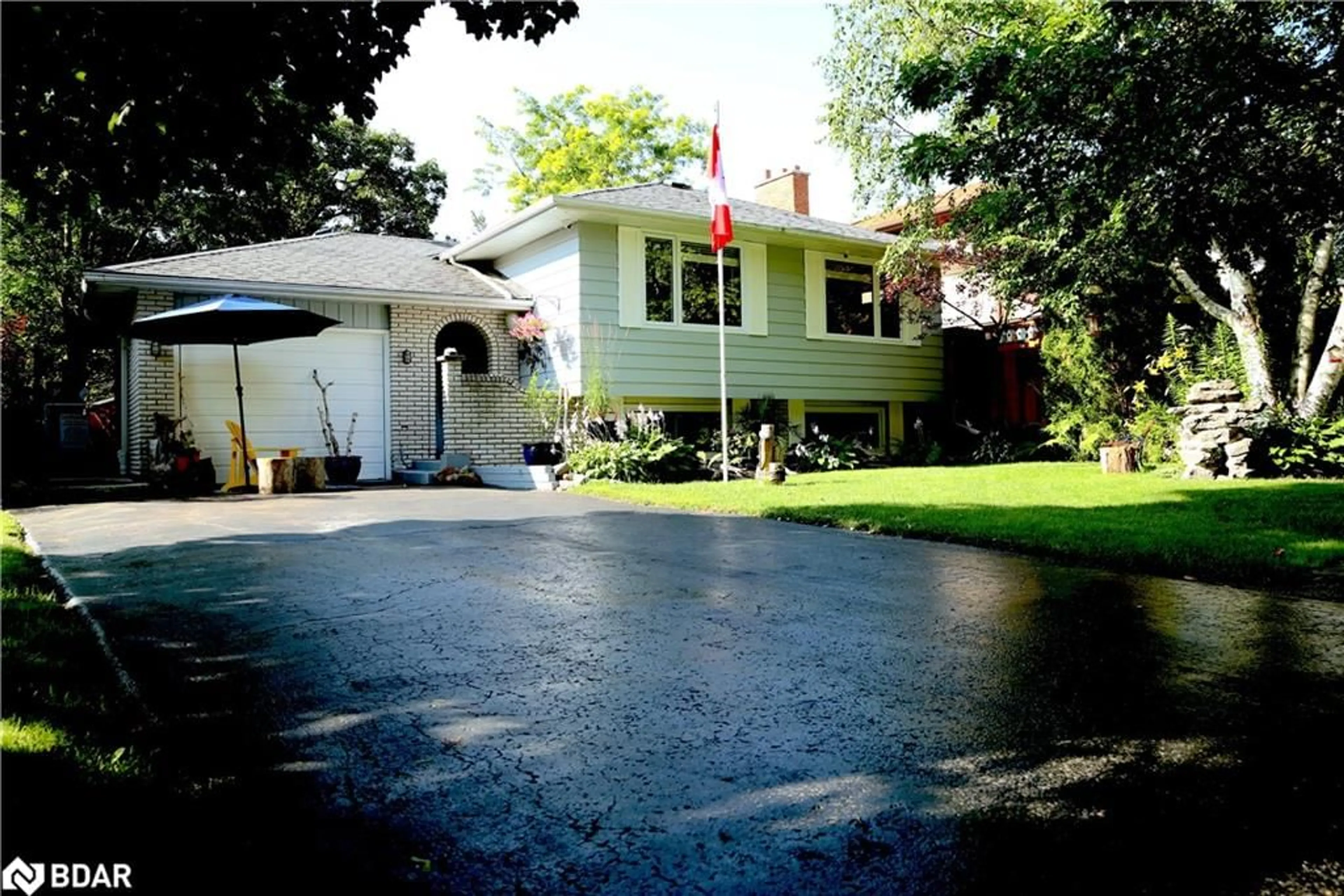 Frontside or backside of a home for 17 Briarwood Cres, Belleville Ontario K8N 5J6