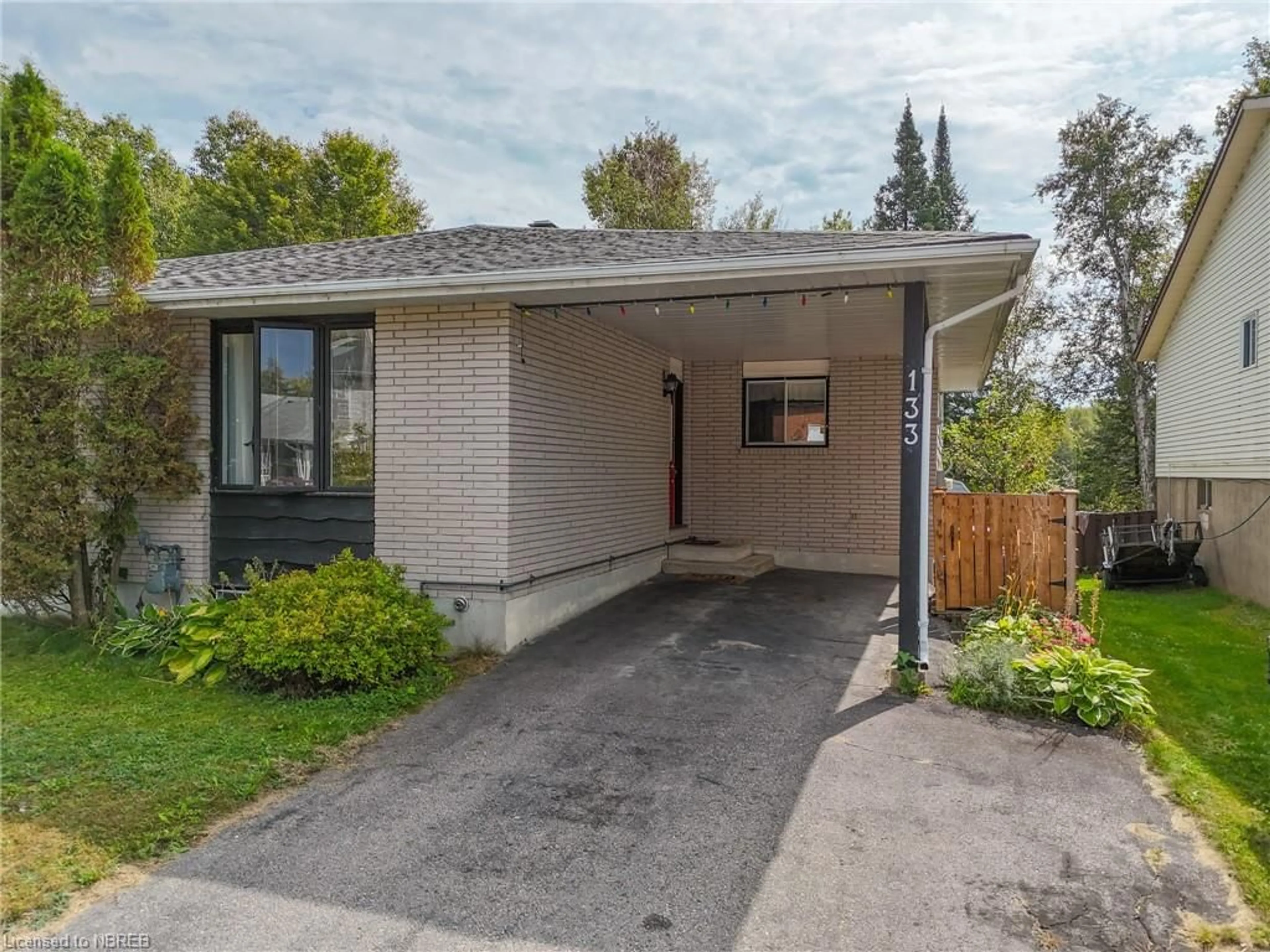 Frontside or backside of a home for 133 Massey Dr, North Bay Ontario P1A 4G2