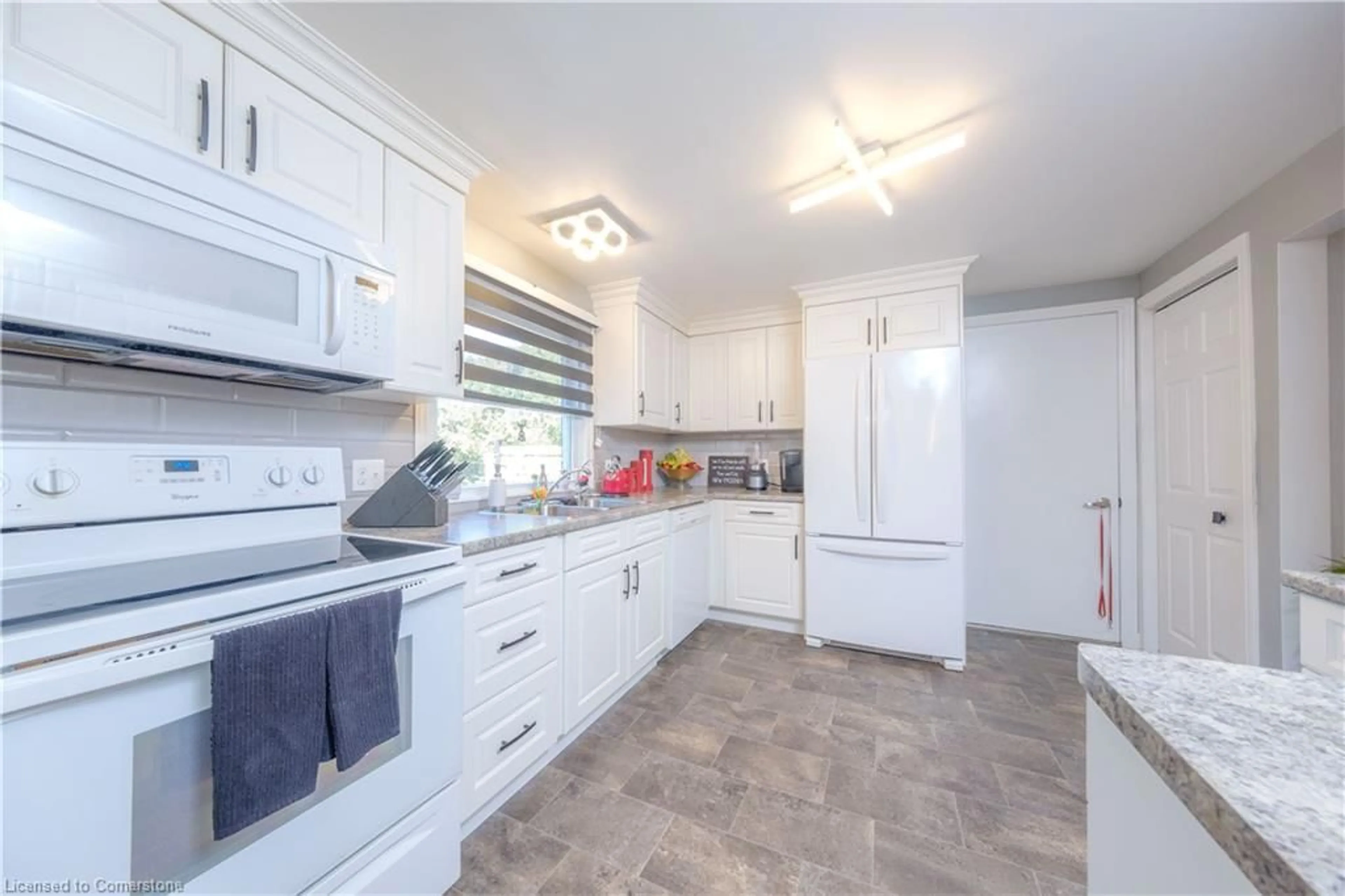 Kitchen for 440 Highland Dr, Wingham Ontario N0G 2W0