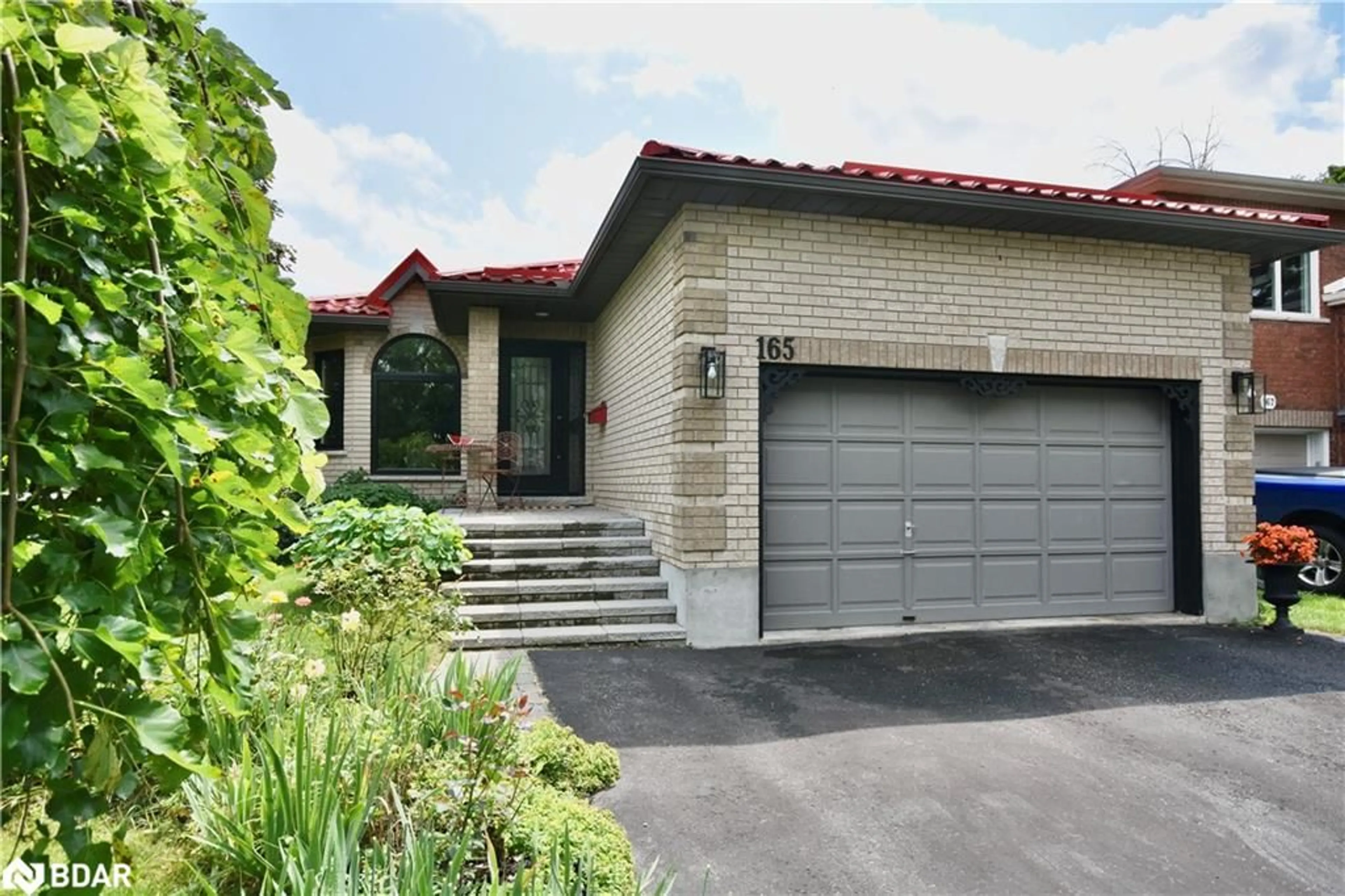 Home with brick exterior material for 165 Cheltenham Rd, Barrie Ontario L4M 6S5