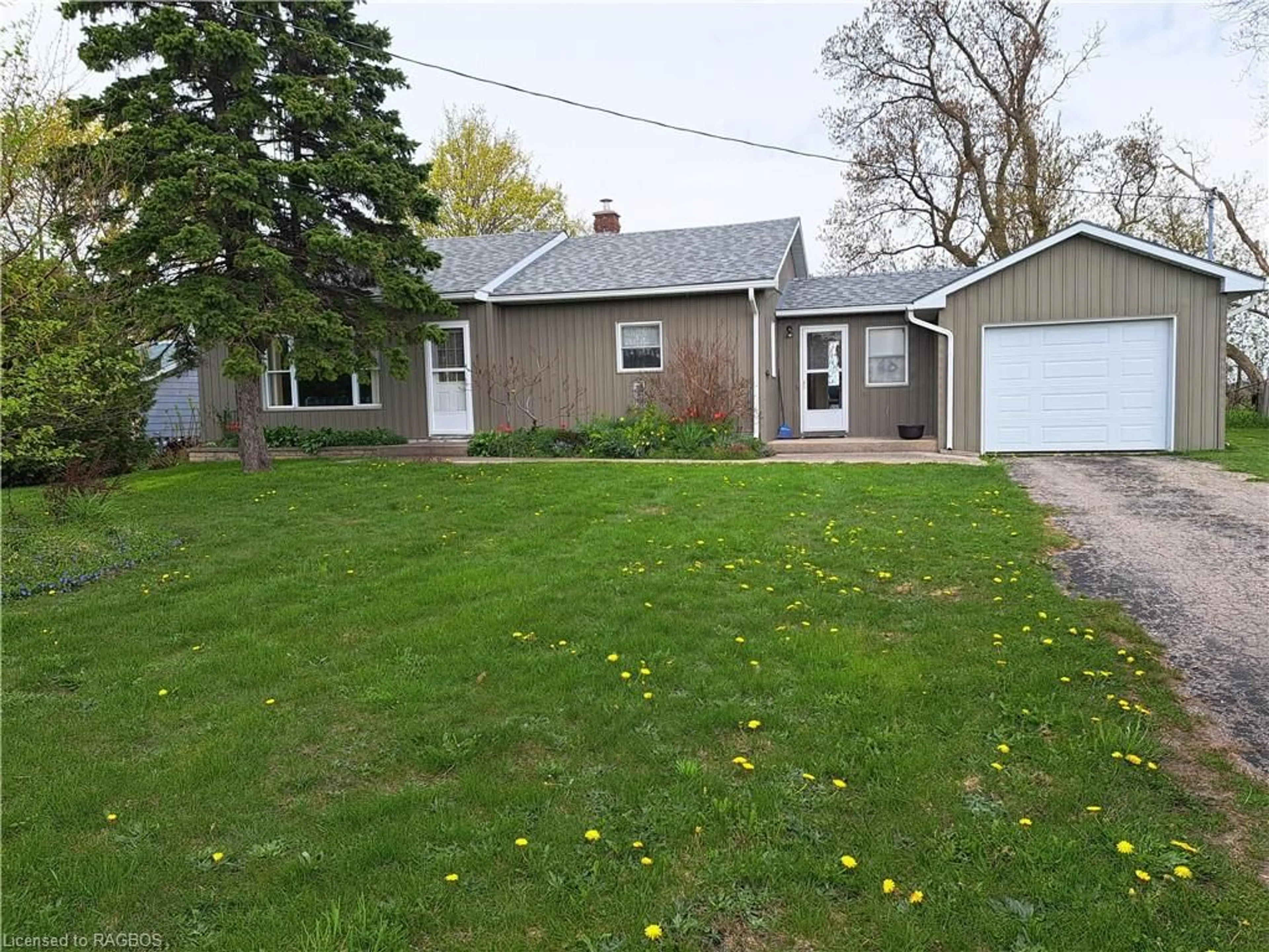 Frontside or backside of a home, cottage for 2886 6 Hwy, Lion's Head Ontario N0H 1W0