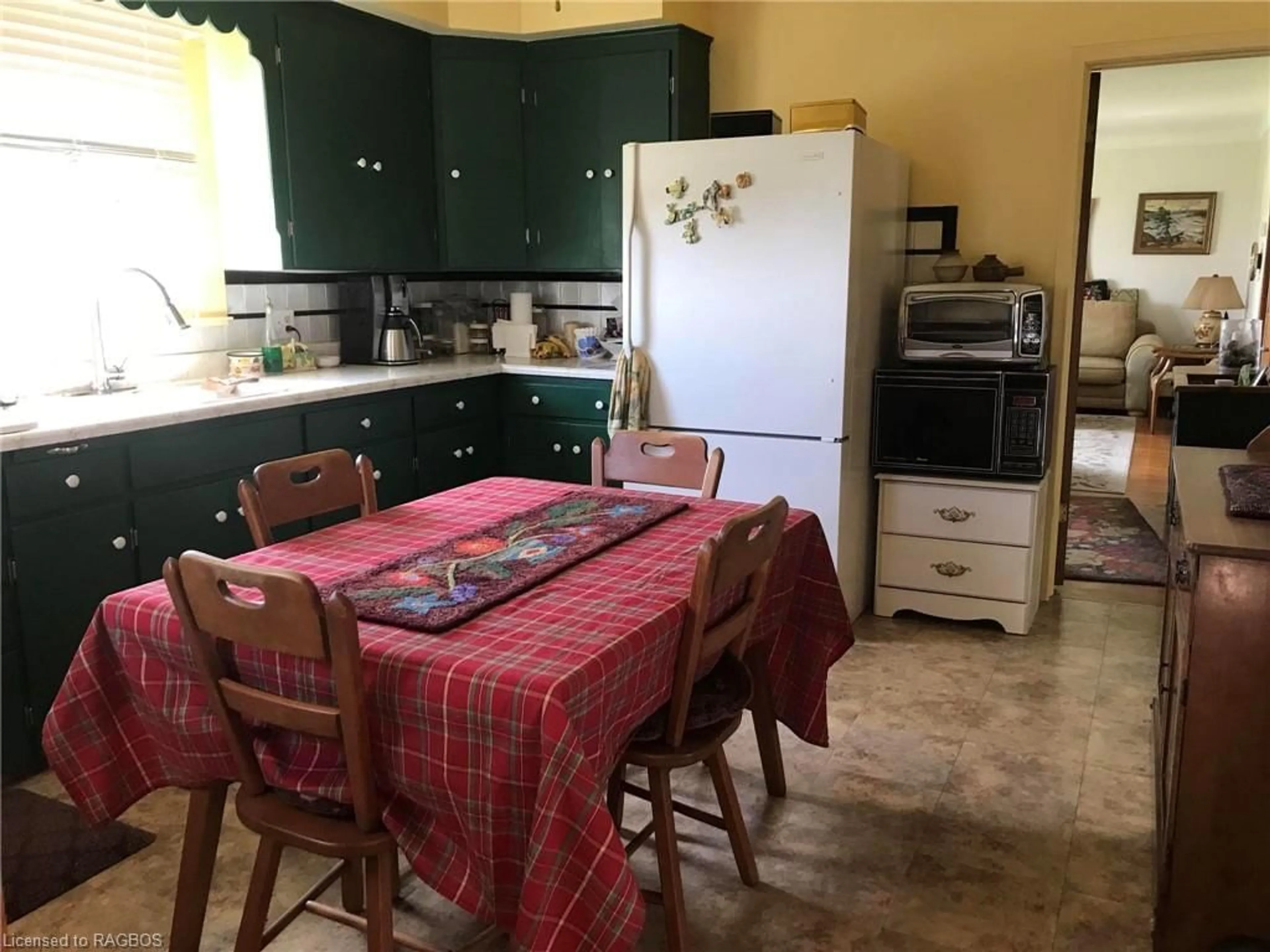 Kitchen, cottage for 2886 6 Hwy, Lion's Head Ontario N0H 1W0