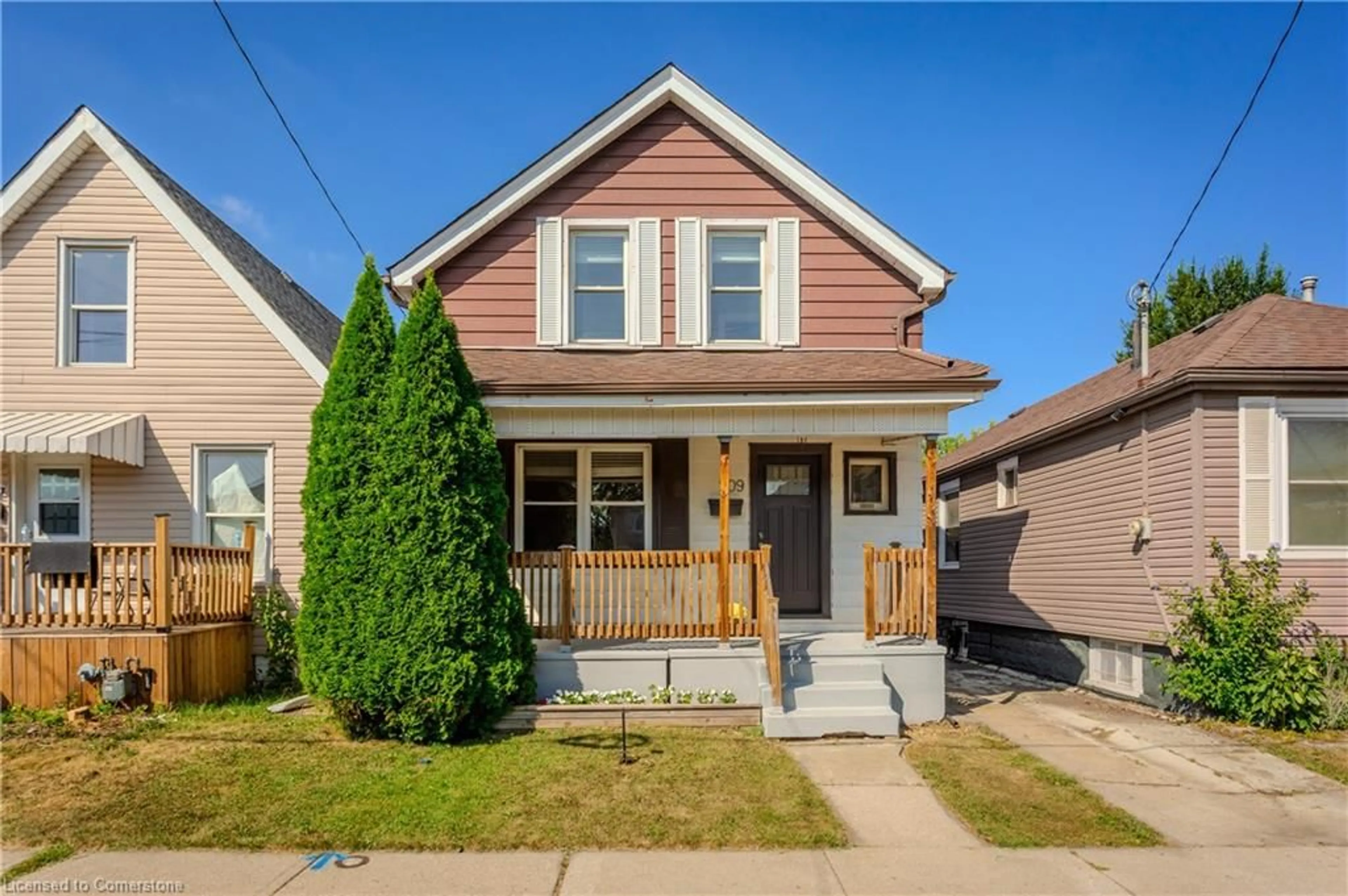 Frontside or backside of a home for 209 Weir St, Hamilton Ontario L8H 5G2