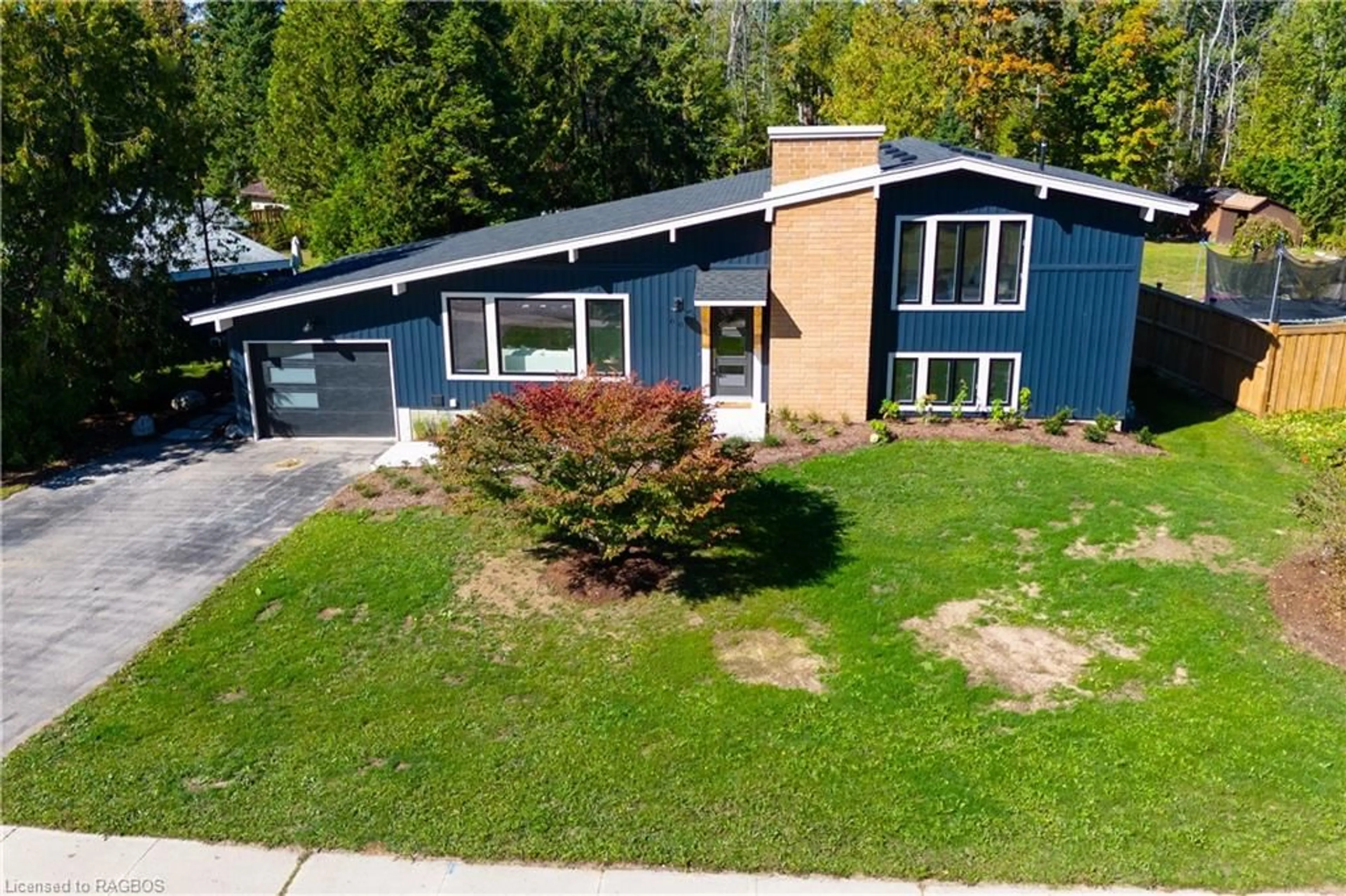 Frontside or backside of a home, cottage for 60 Ottawa Ave, Southampton Ontario N0H 2L0