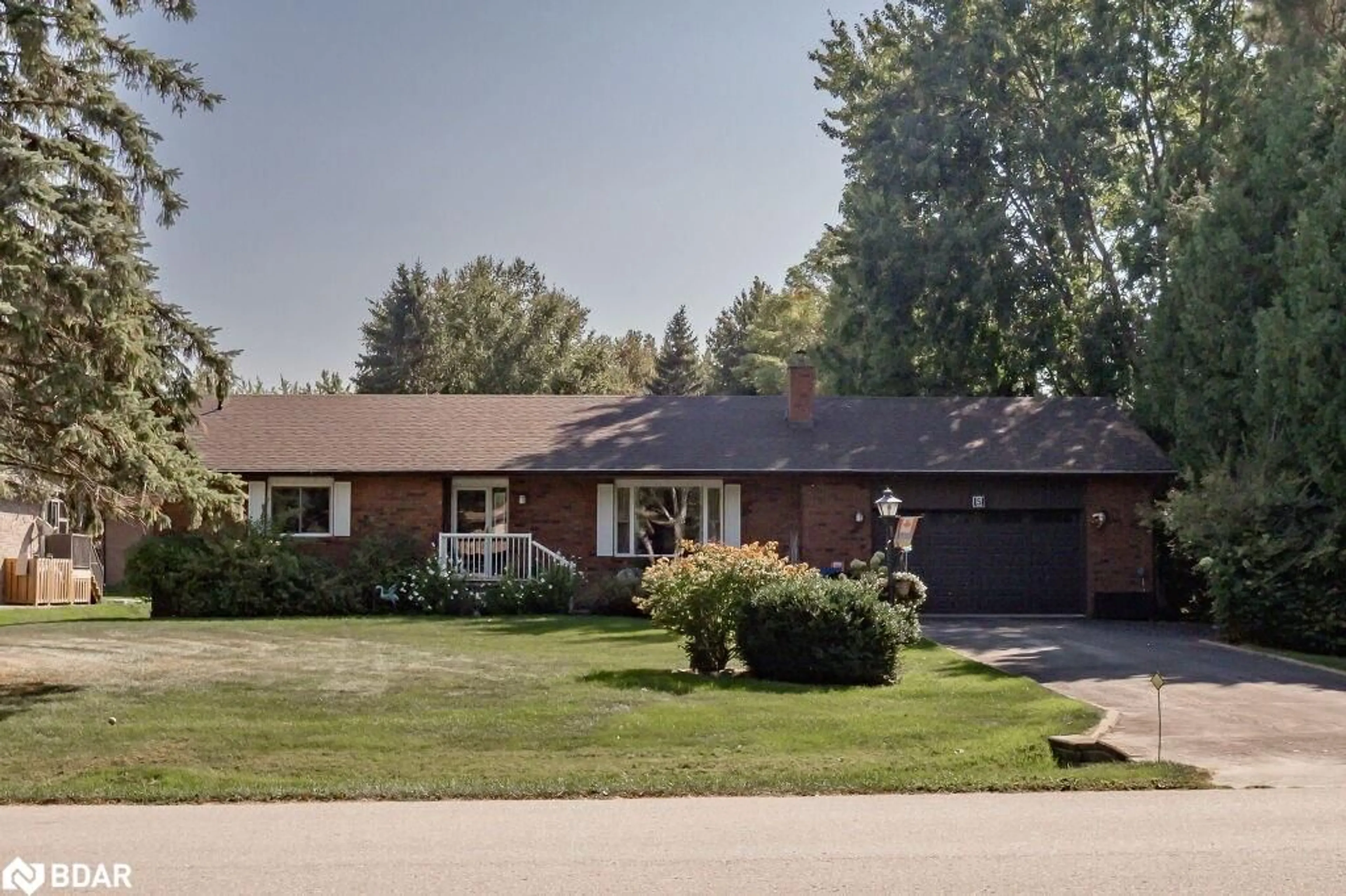 Frontside or backside of a home, the street view for 5 Thicketwood Pl, Ramara Ontario L0K 1B0