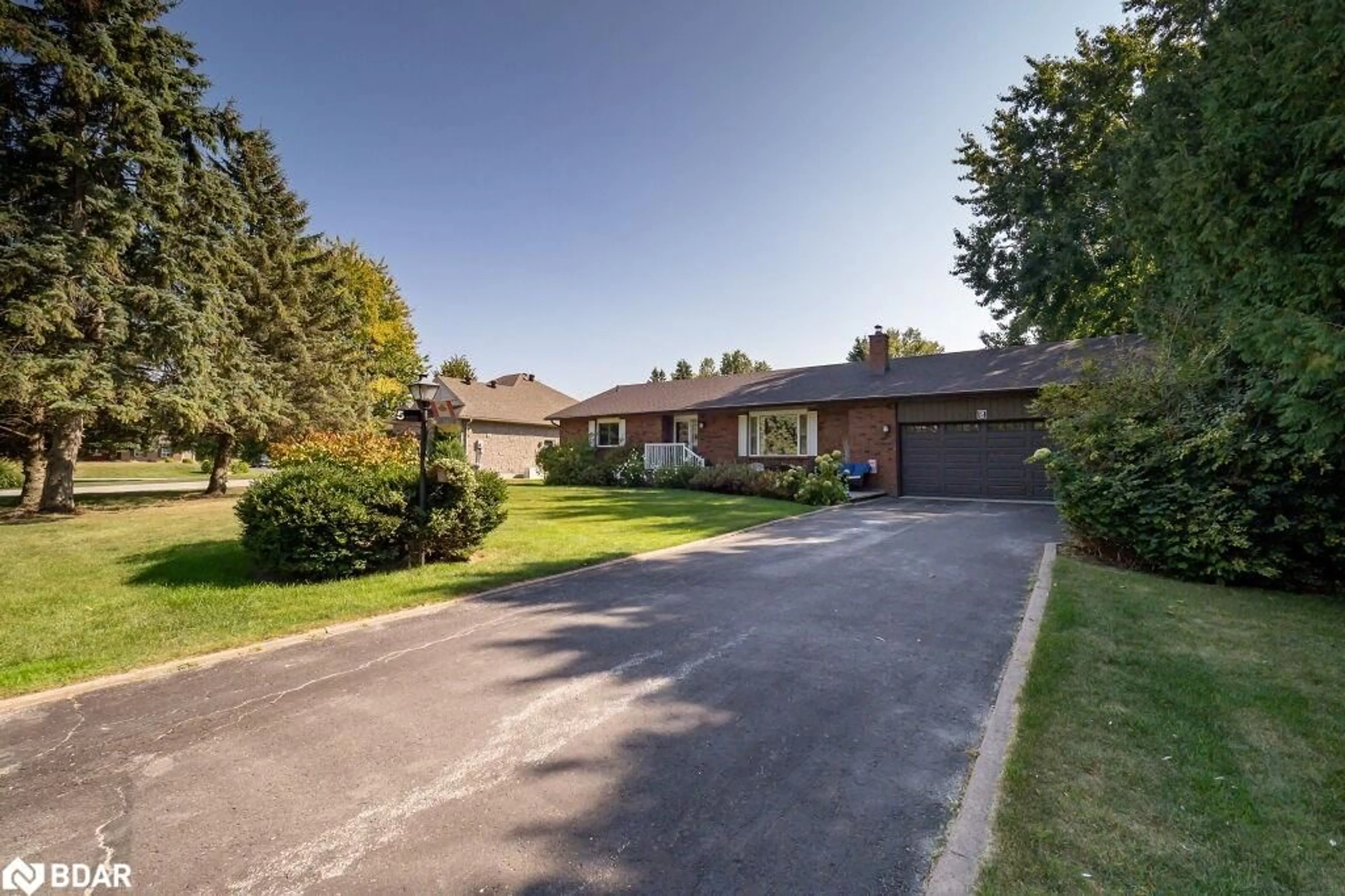 Frontside or backside of a home, the street view for 5 Thicketwood Pl, Ramara Ontario L0K 1B0