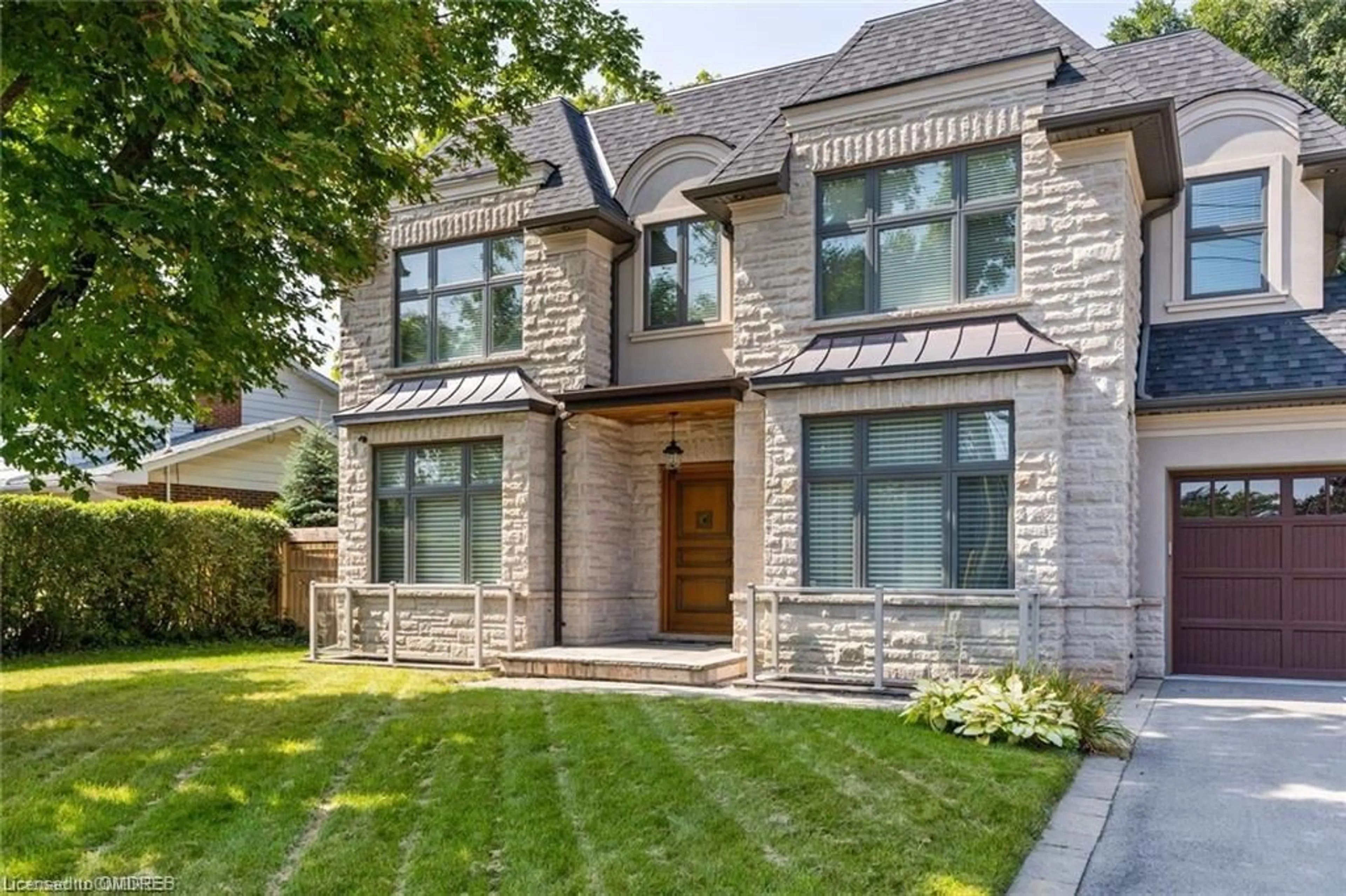 Home with brick exterior material for 2209 Sloane Dr, Oakville Ontario L6L 2N1