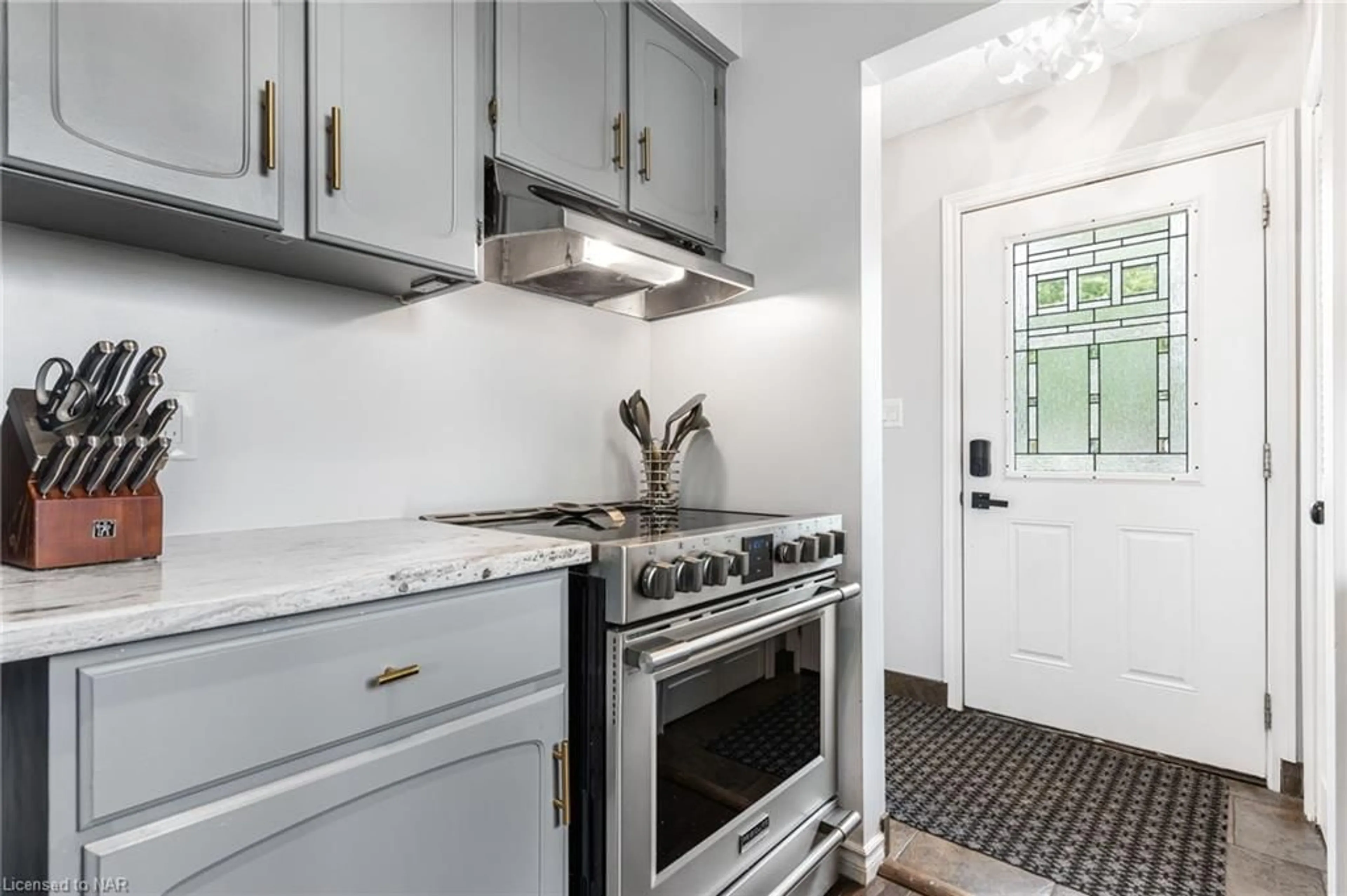 Standard kitchen, wood floors, cottage for 50 Bunting Rd, St. Catharines Ontario L2P 1Z3