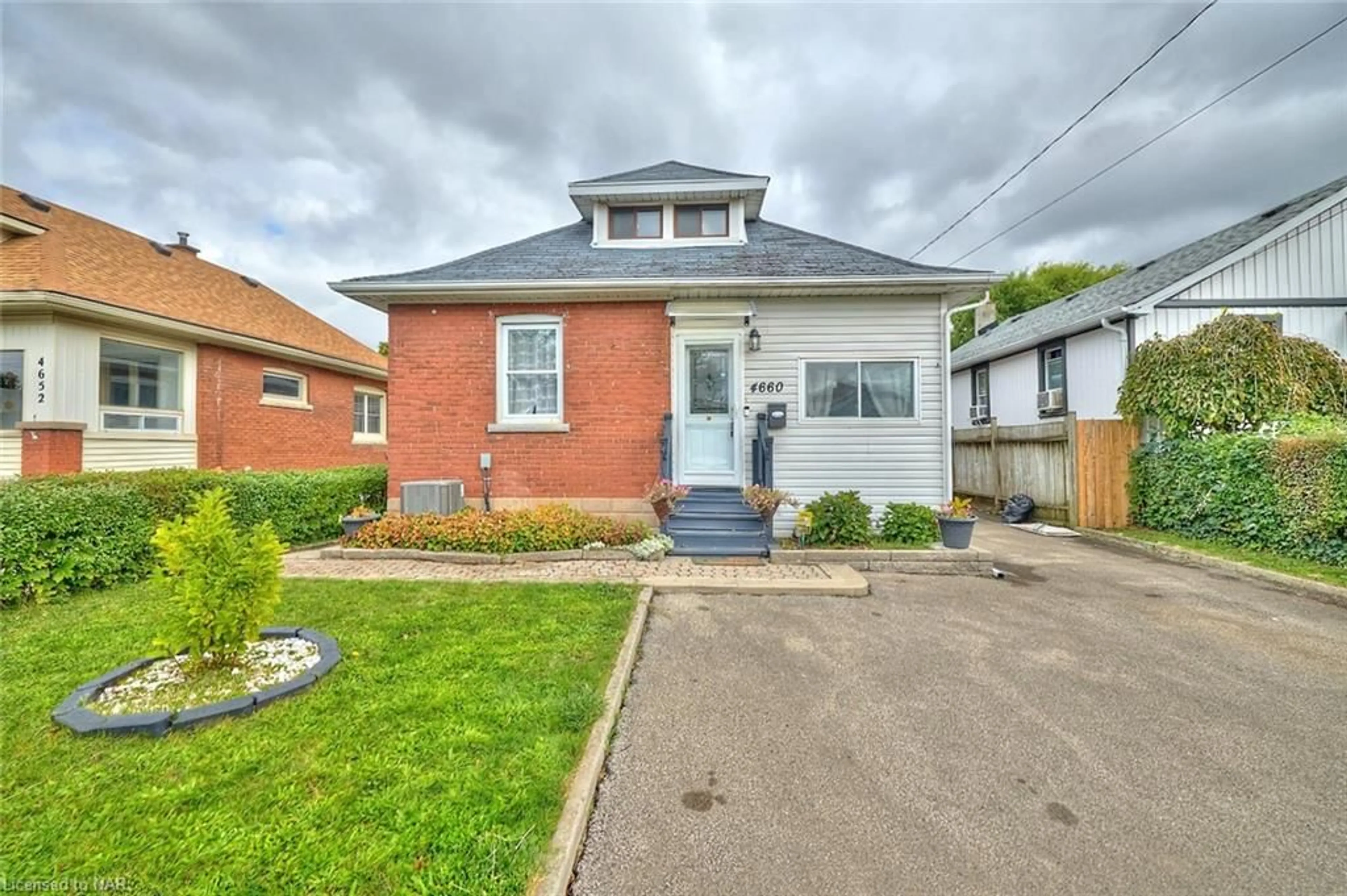 Frontside or backside of a home, cottage for 4660 Sixth Ave, Niagara Falls Ontario L2E 4T5