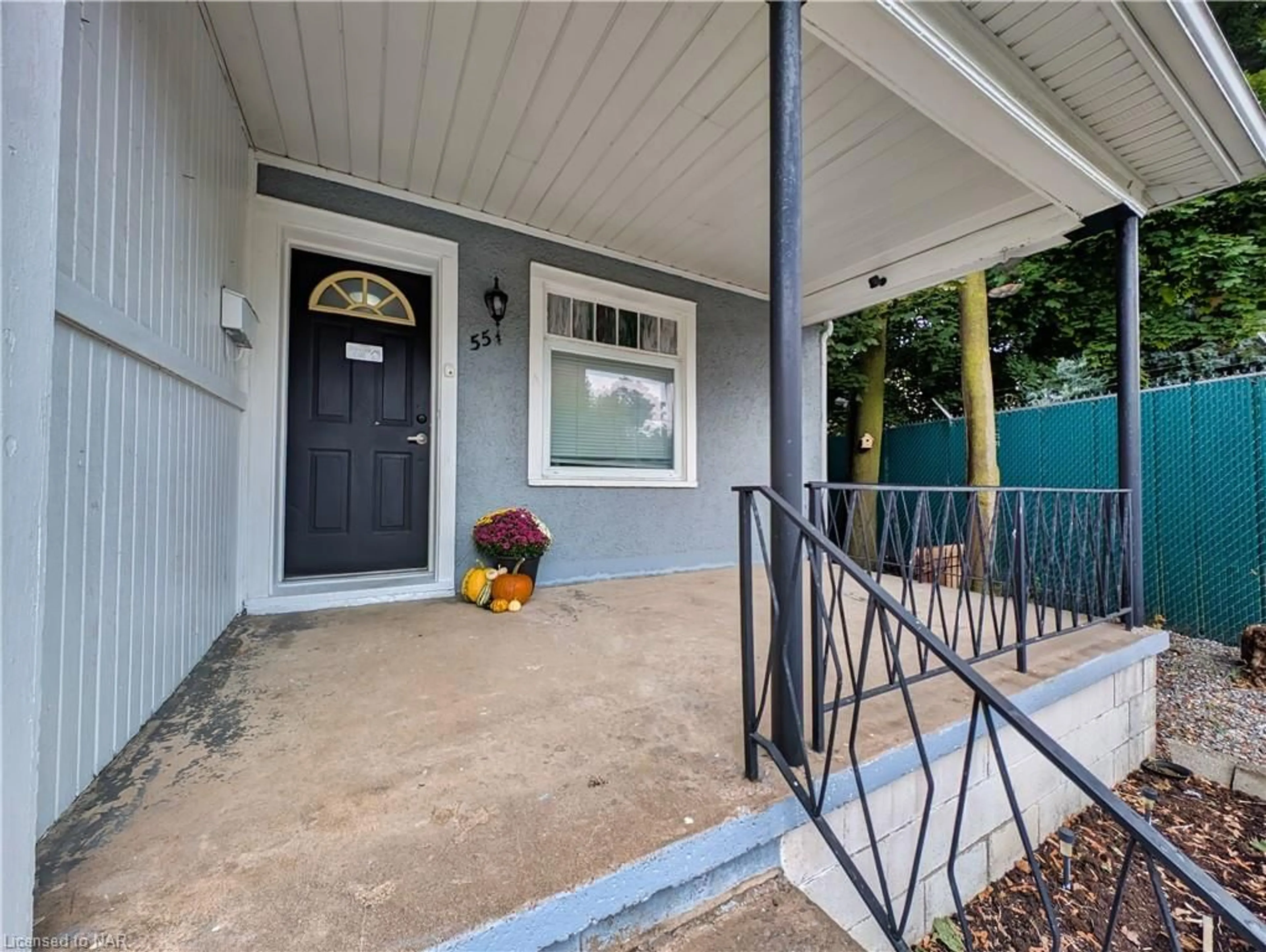 Indoor entryway for 55 ½ Welland Ave, St. Catharines Ontario L2R 2M6