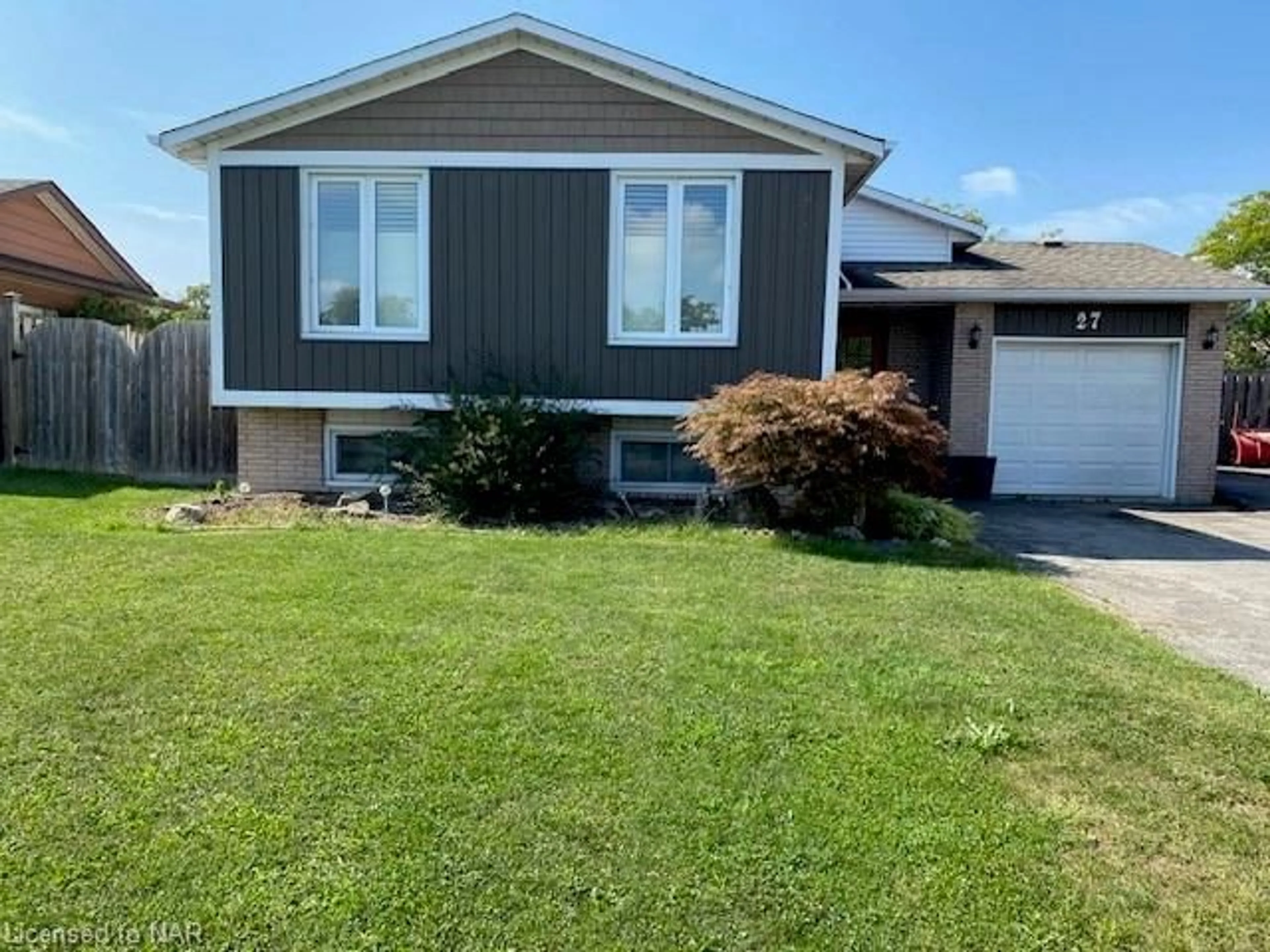 Frontside or backside of a home, cottage for 27 Argyle Crt, Welland Ontario L3C 6J1