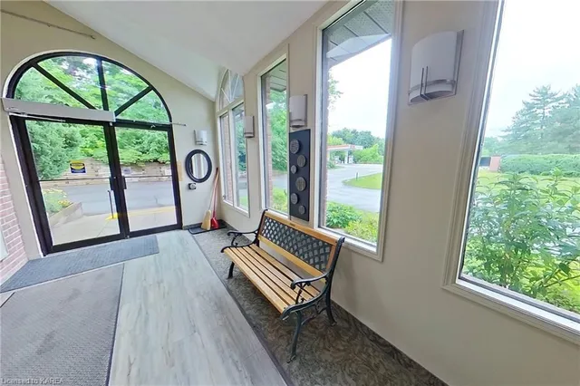 7 Centre St #102, Napanee 3