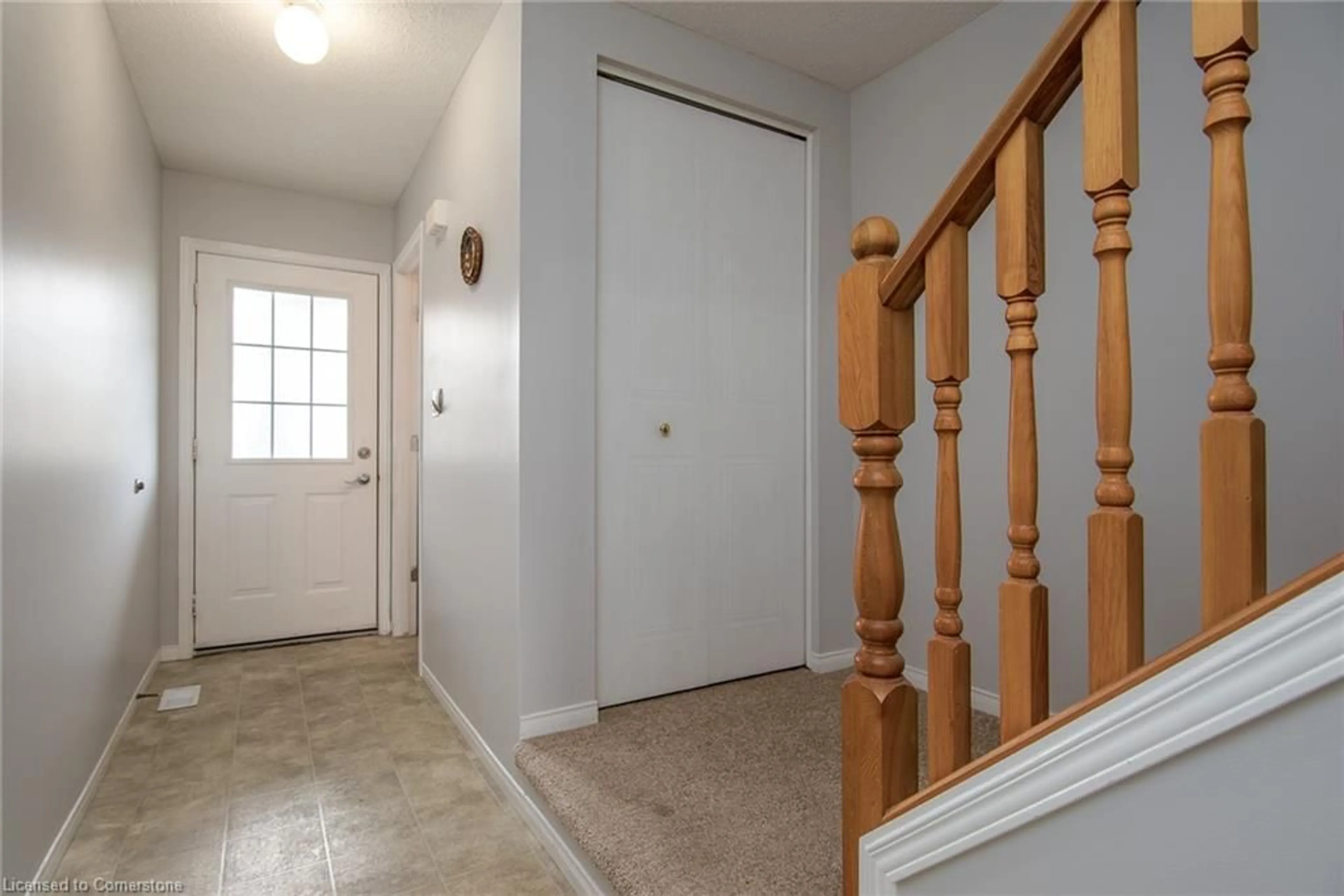 Indoor entryway, wood floors for 712 Paris Blvd, Waterloo Ontario N2T 2X9